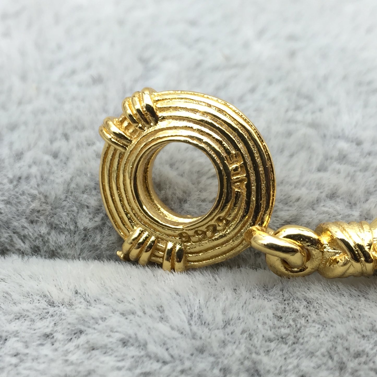 767586CZ
