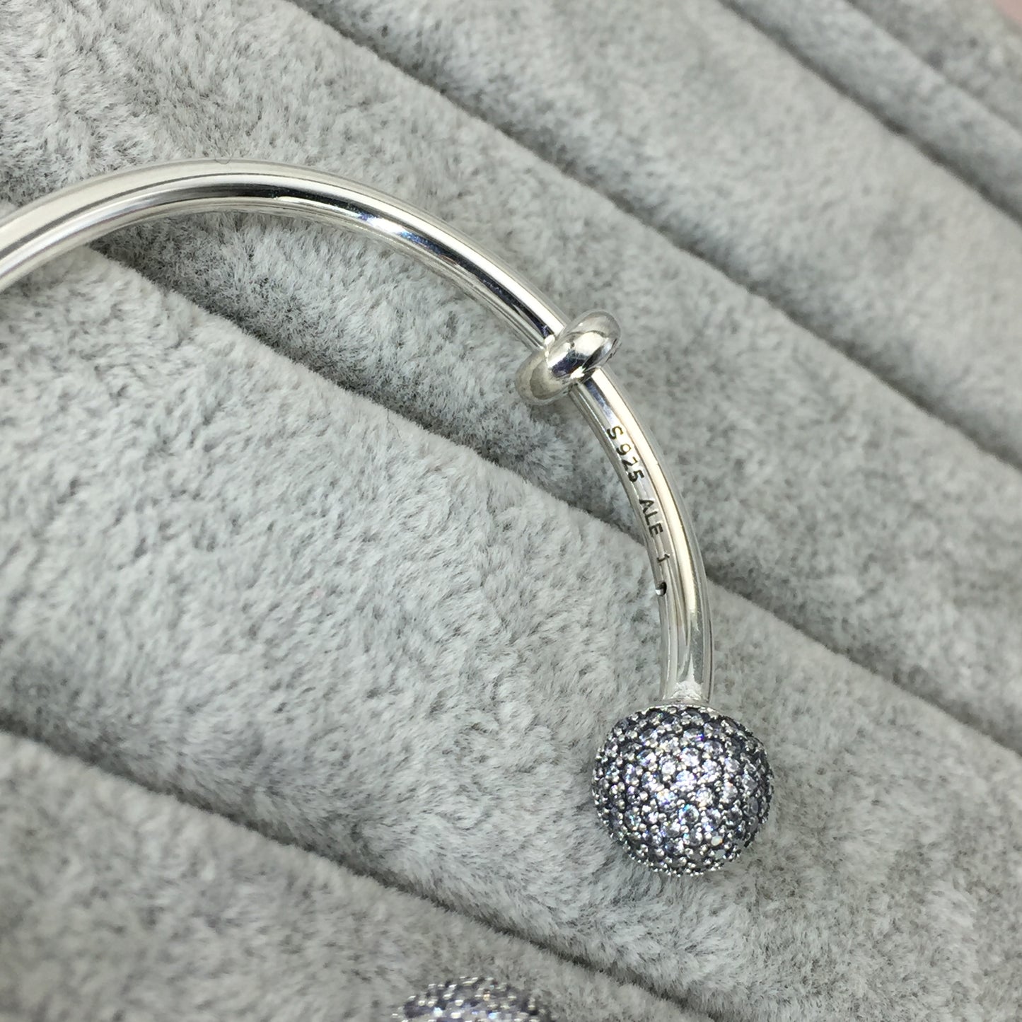 596438CZ