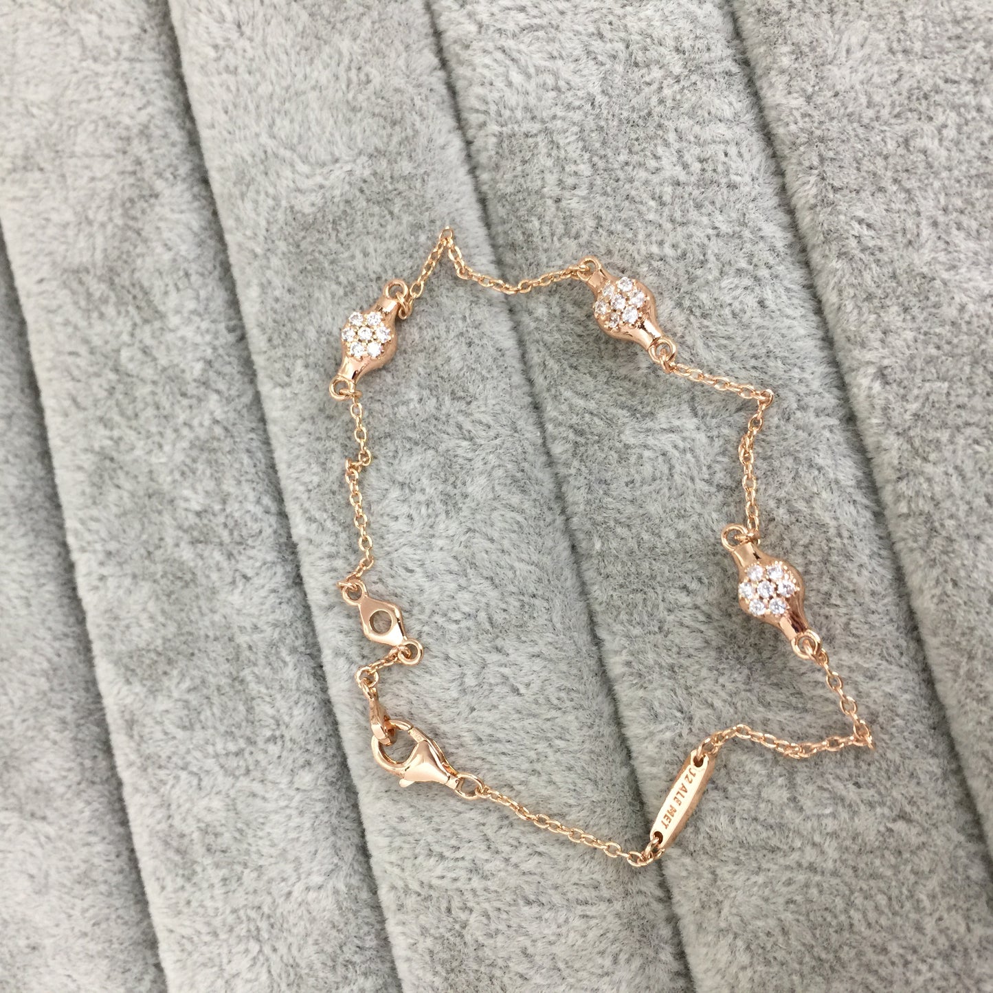587354CZ
