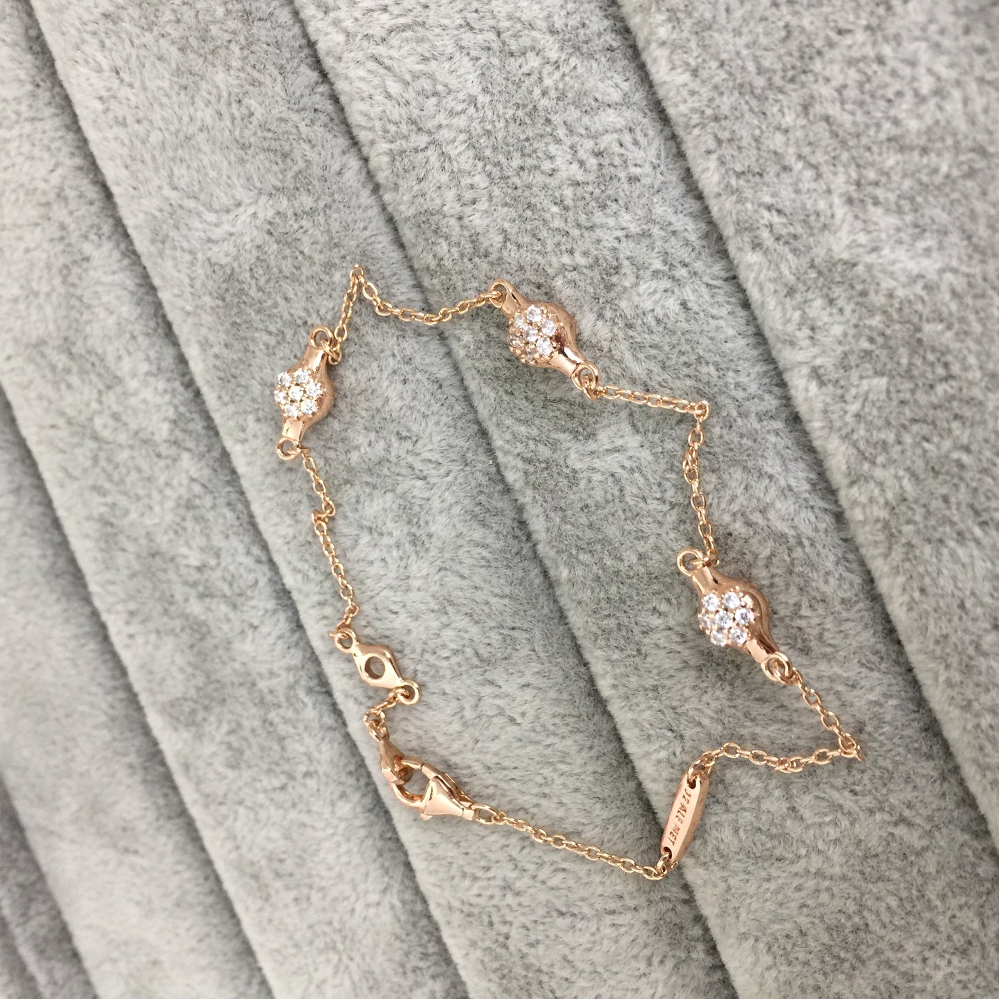 587354CZ