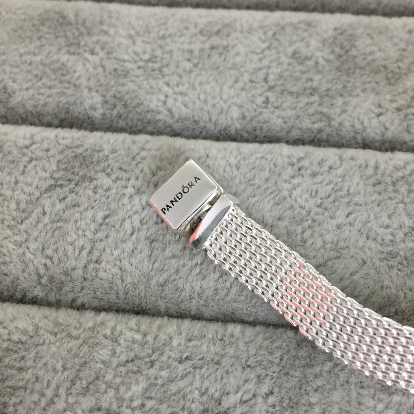 597712