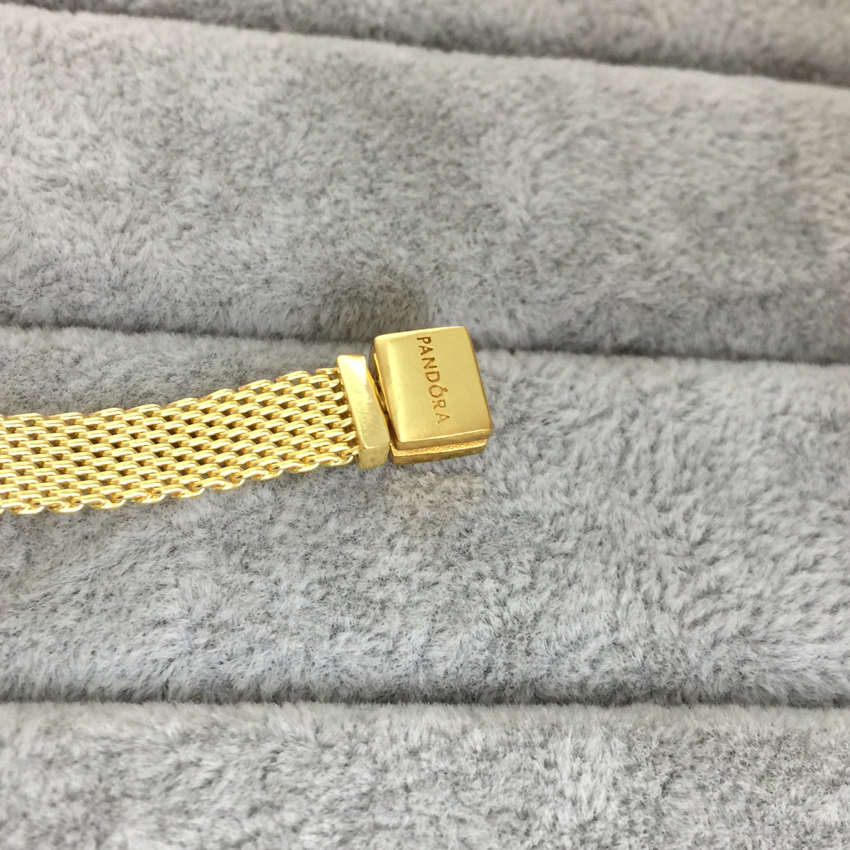567712