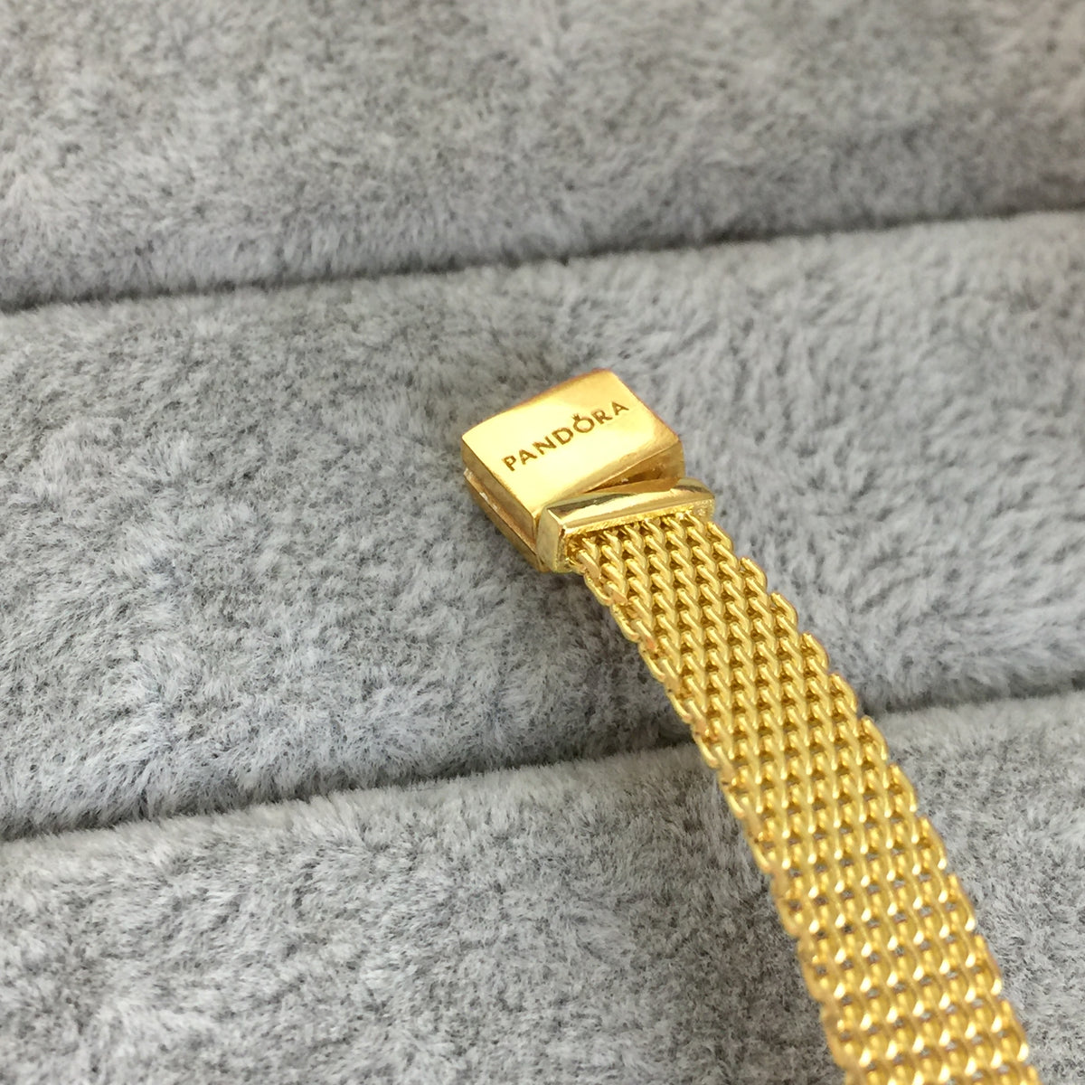 567712