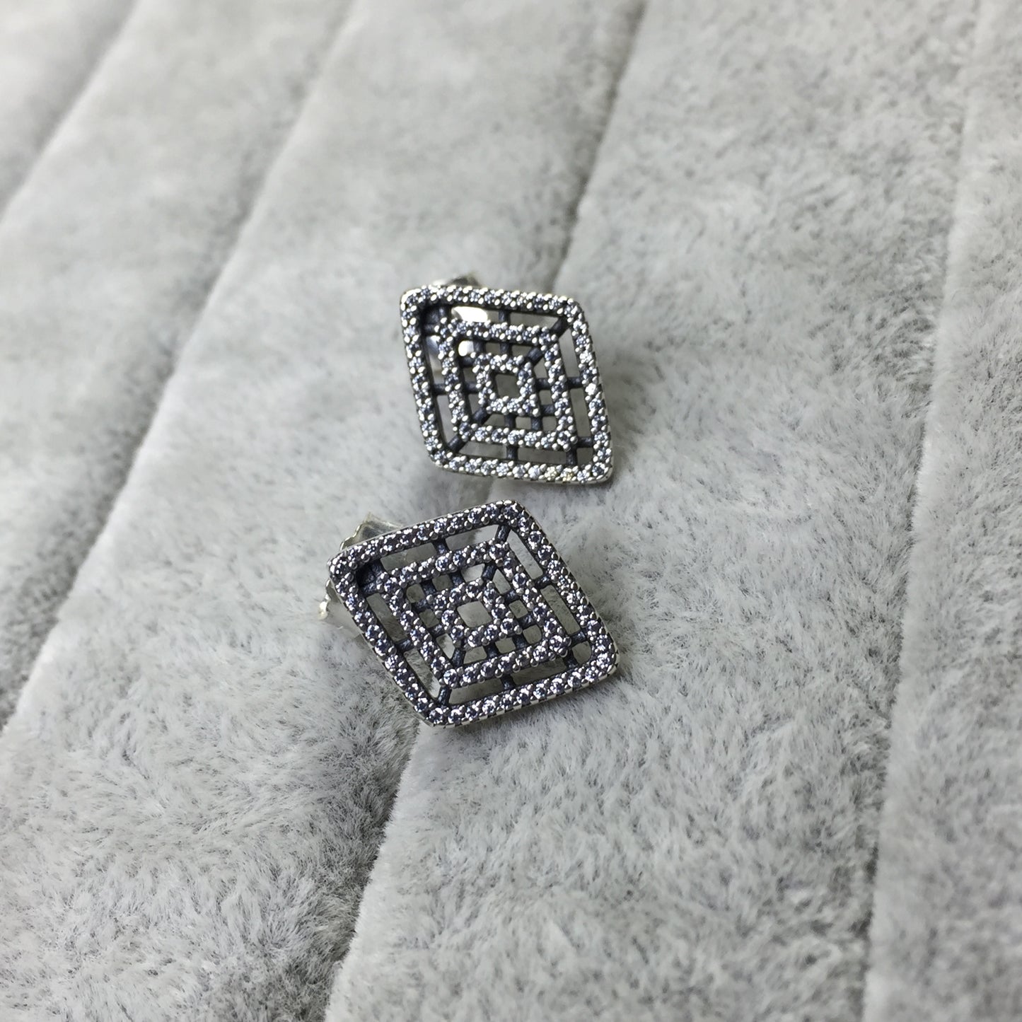 296208CZ