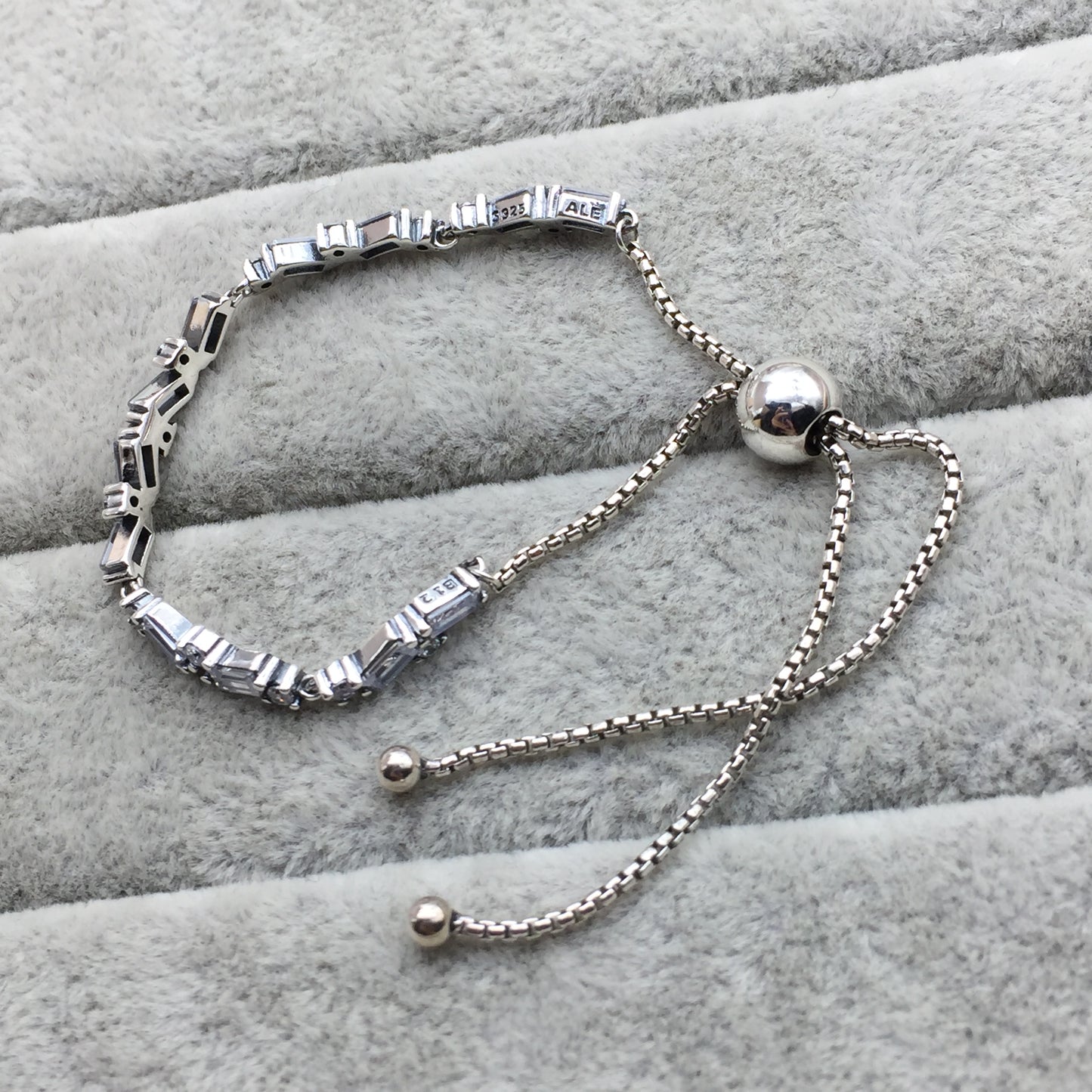597558CZ