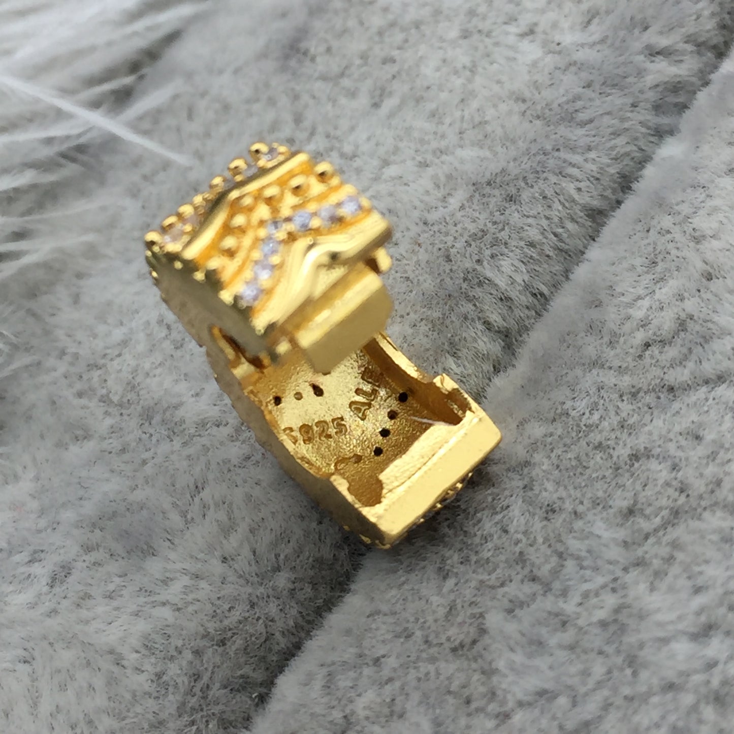 767798CZ