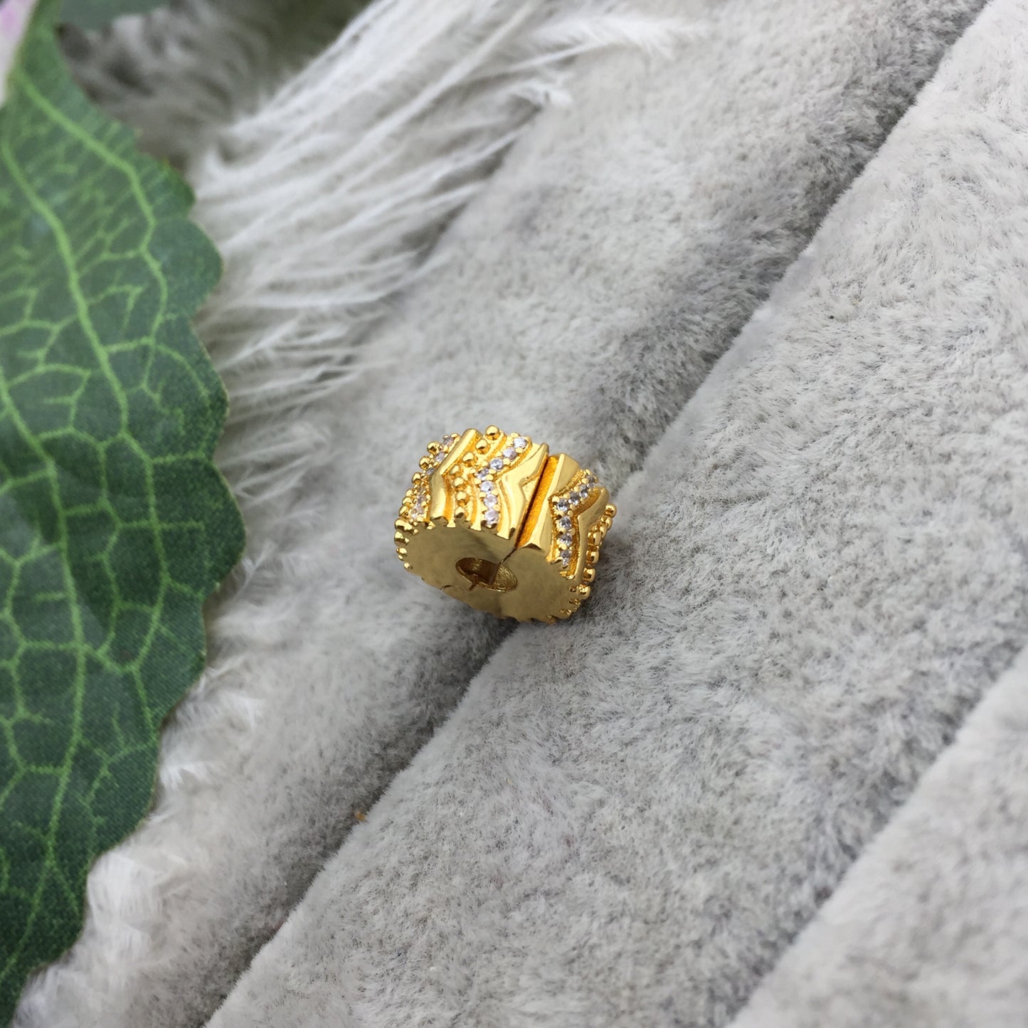 767798CZ