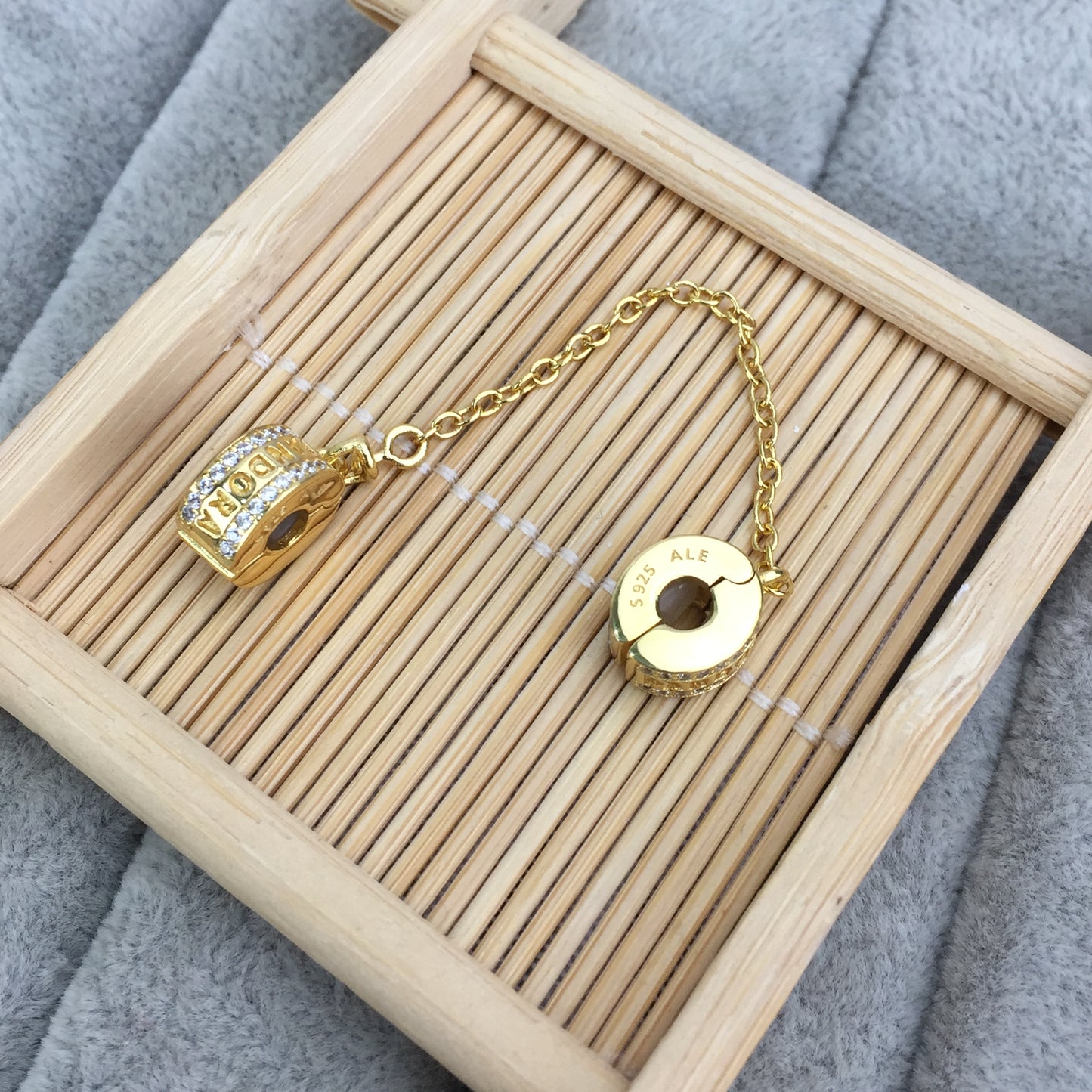 767027CZ