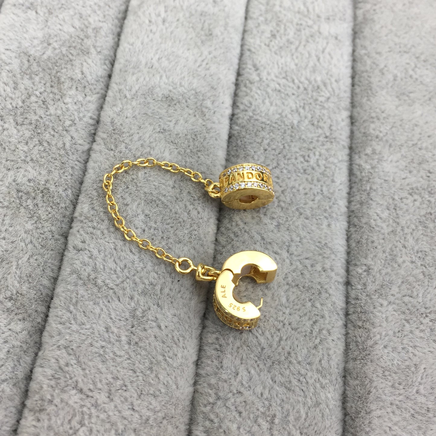 767027CZ