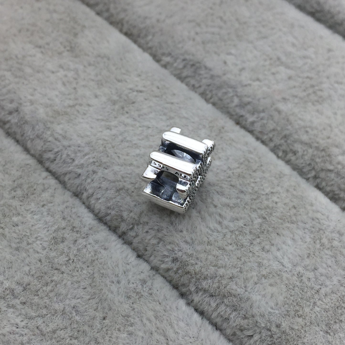 798128
