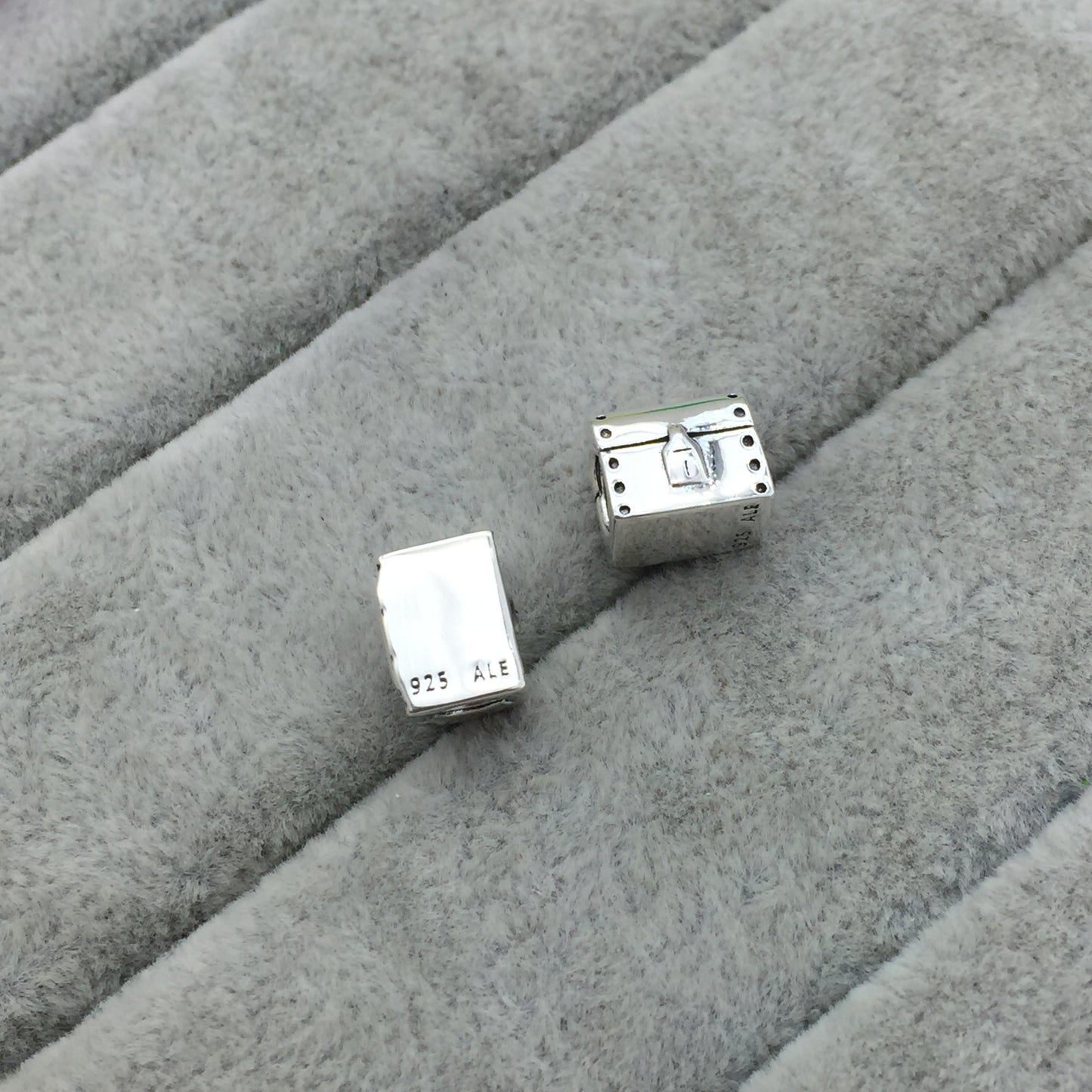 790425