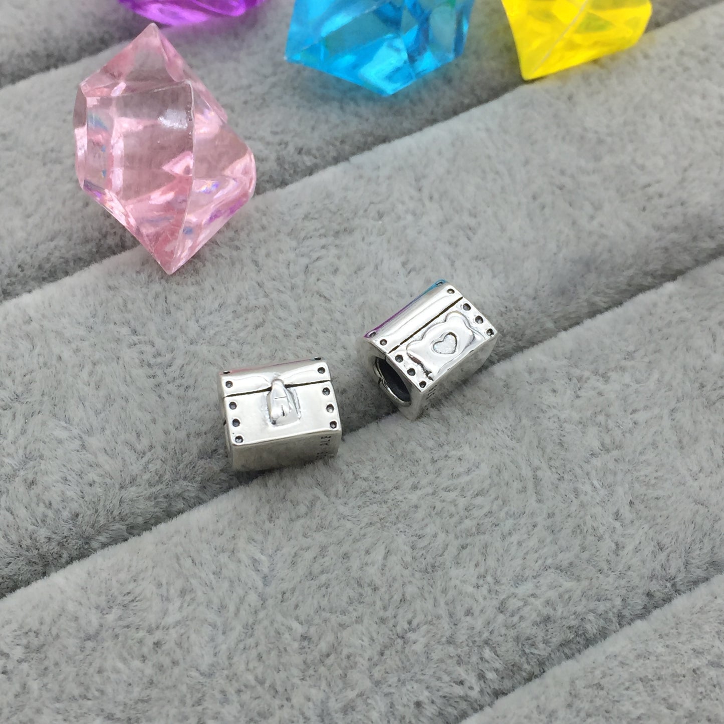 790425