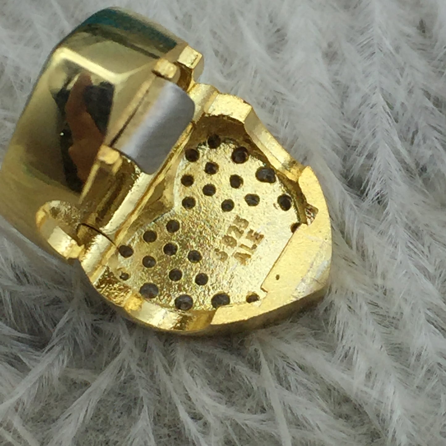 768005CZ