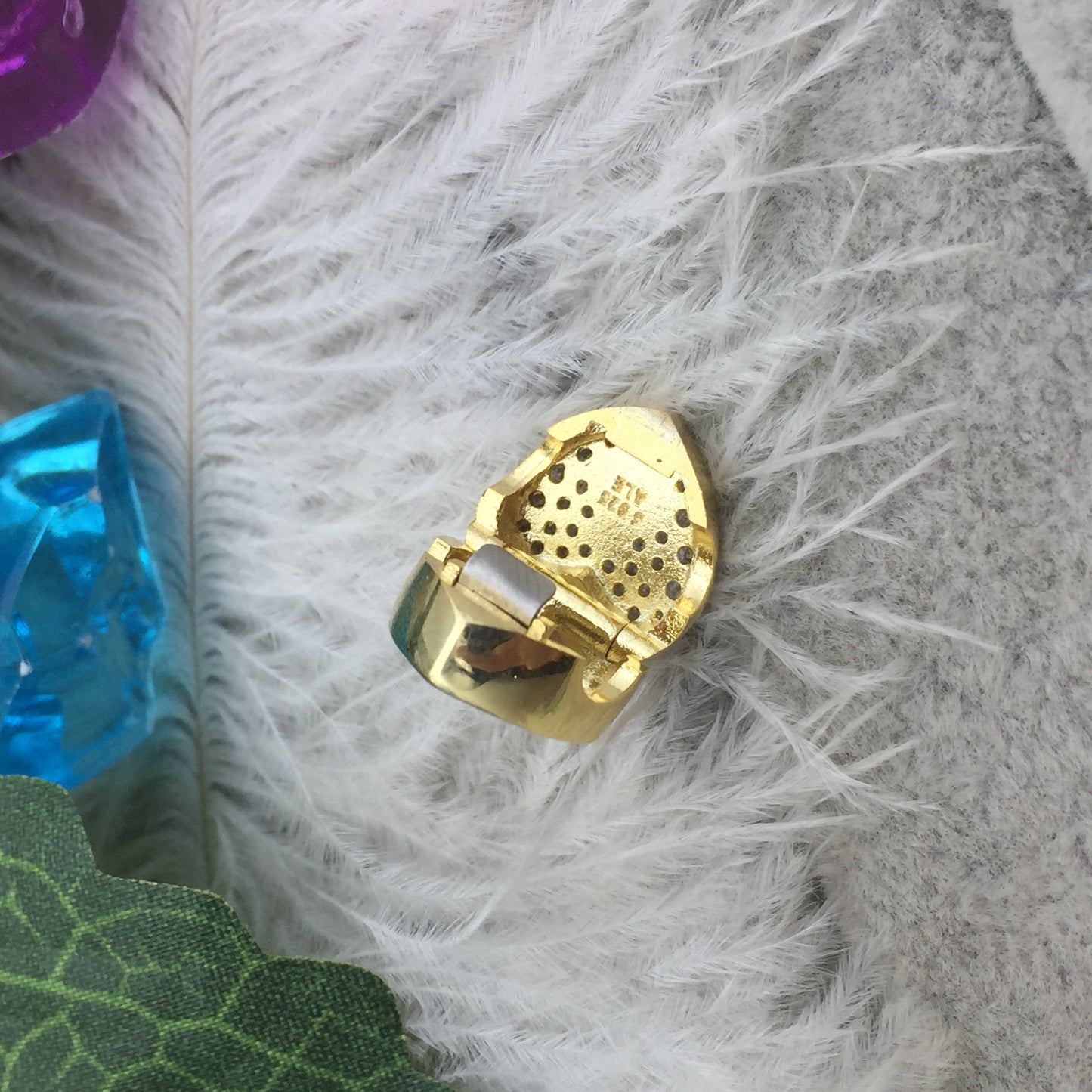 768005CZ