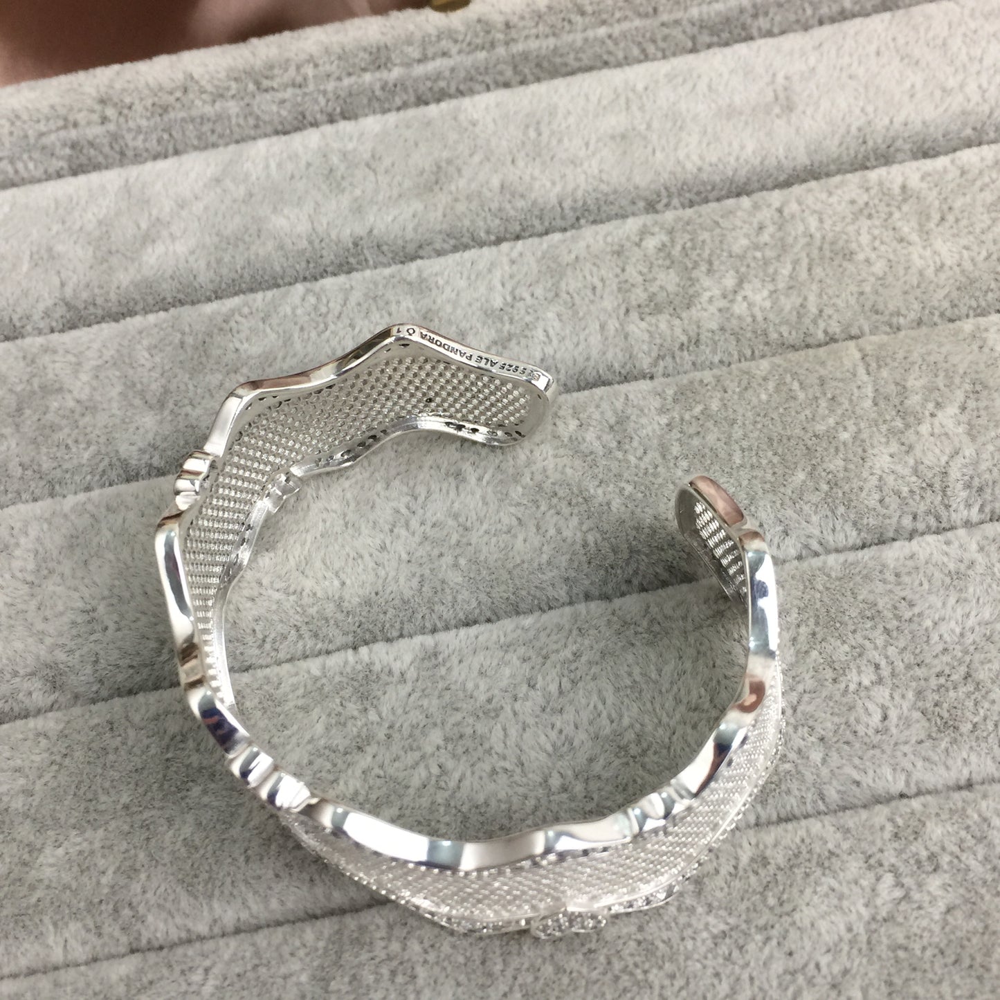 597704CZ