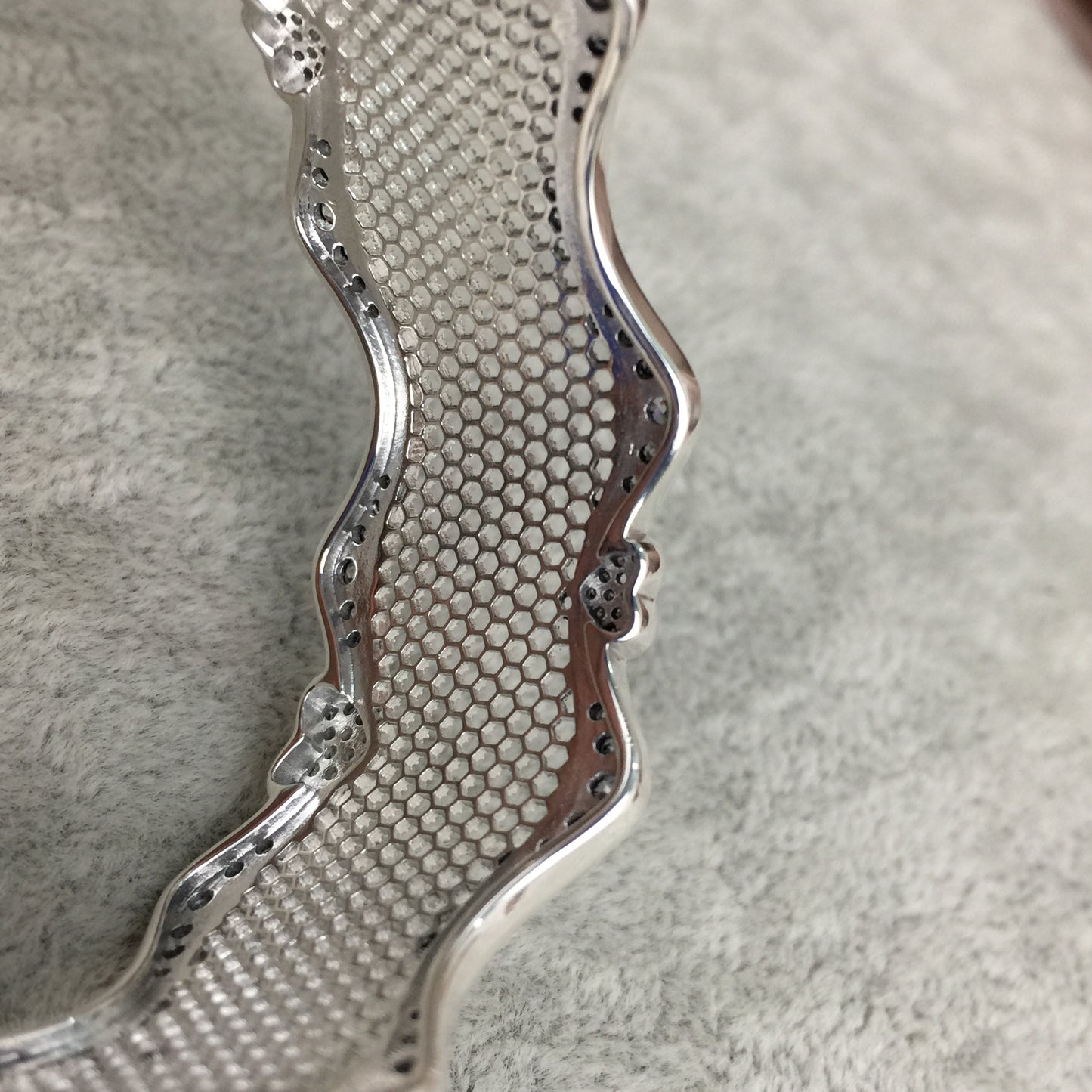 597704CZ