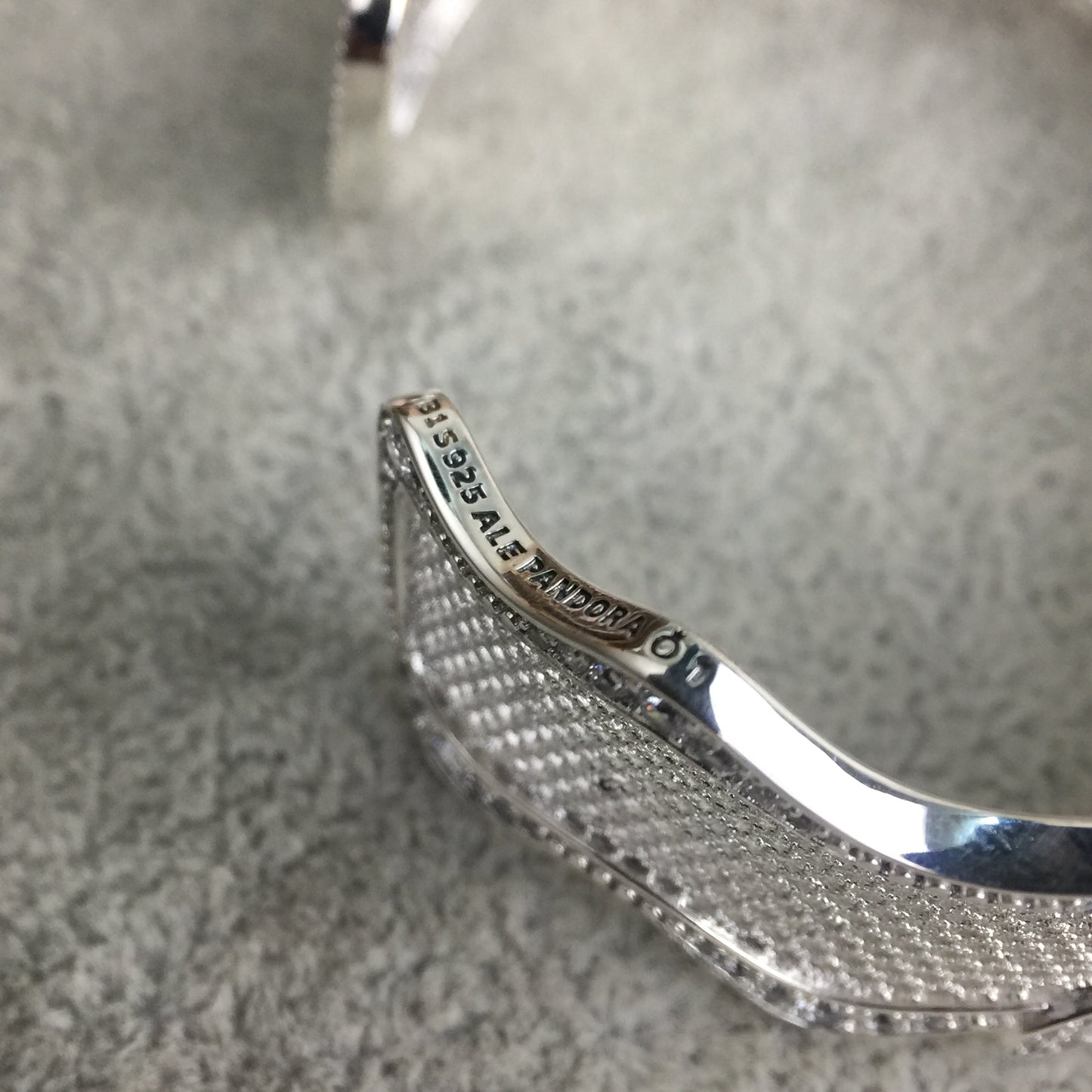 597704CZ