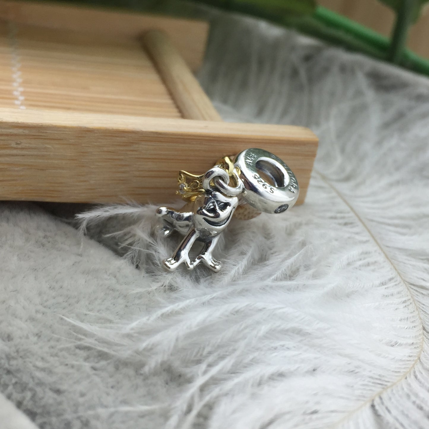 768235CZ