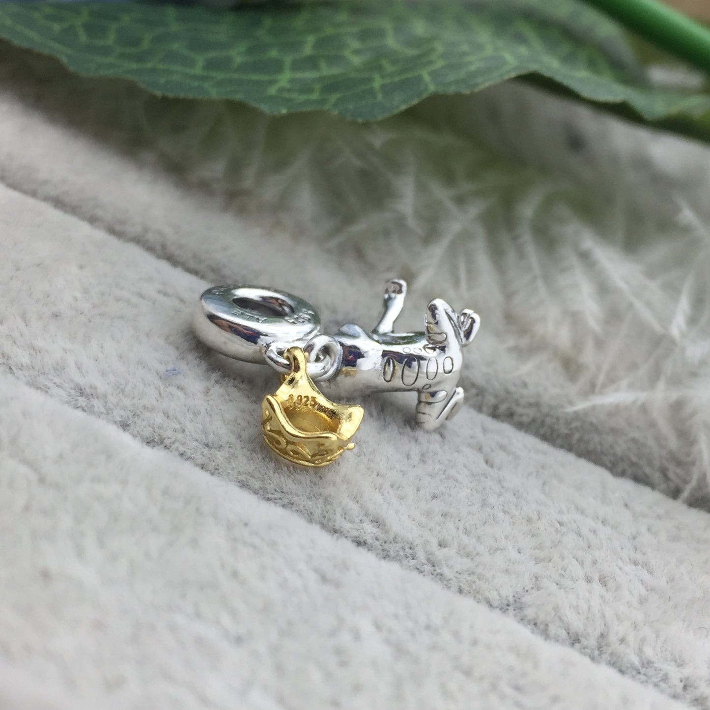 768235CZ