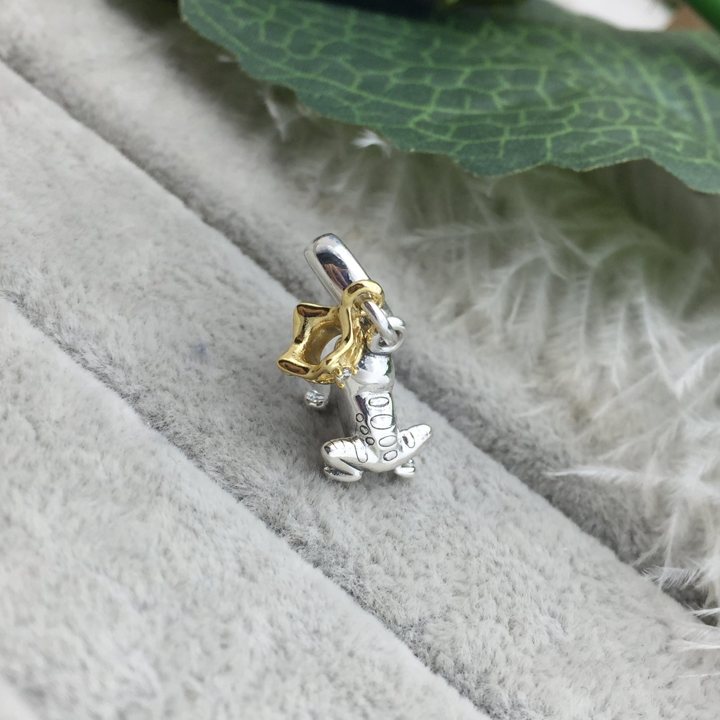 768235CZ