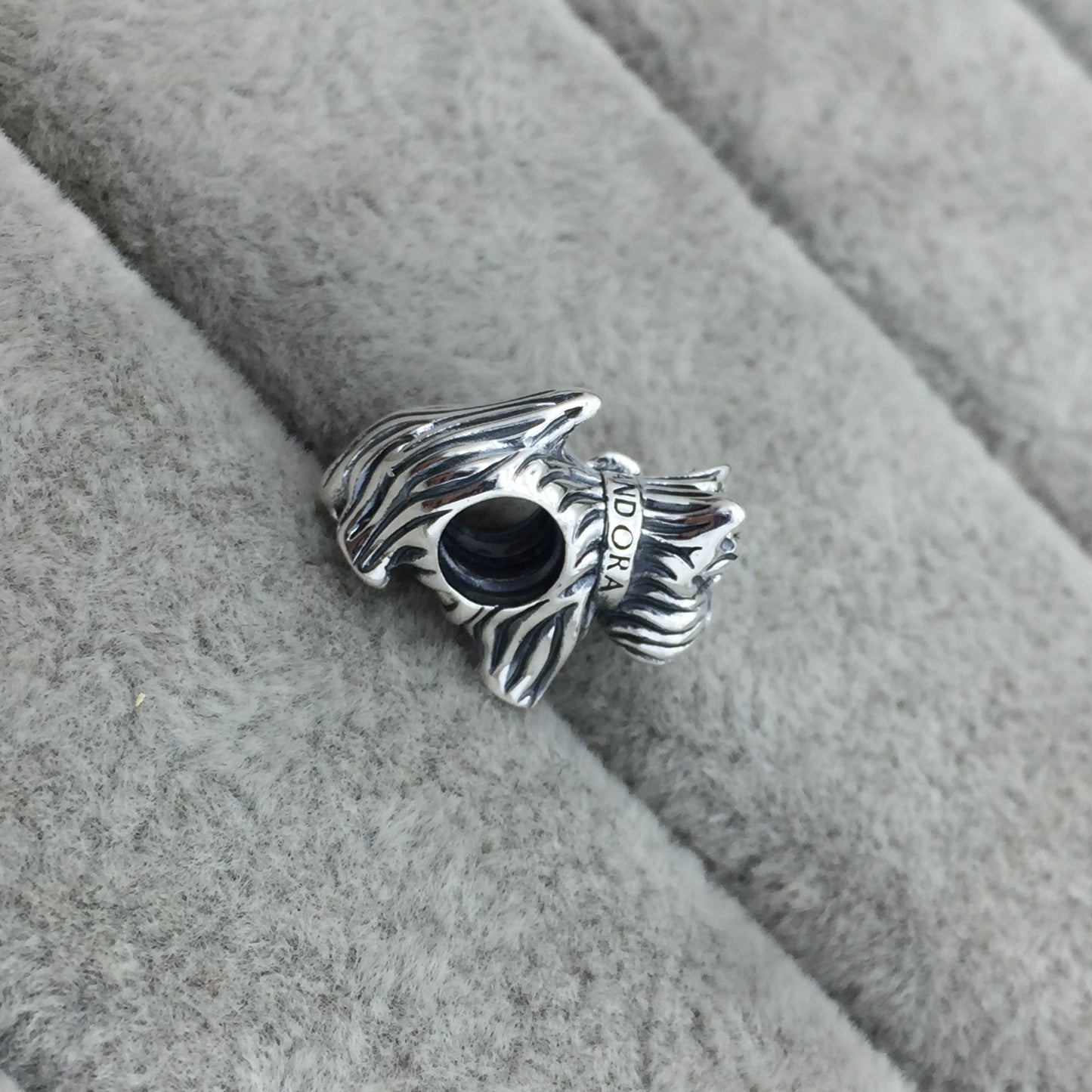791105