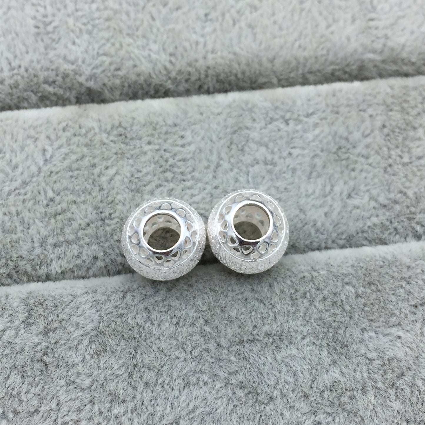 792097