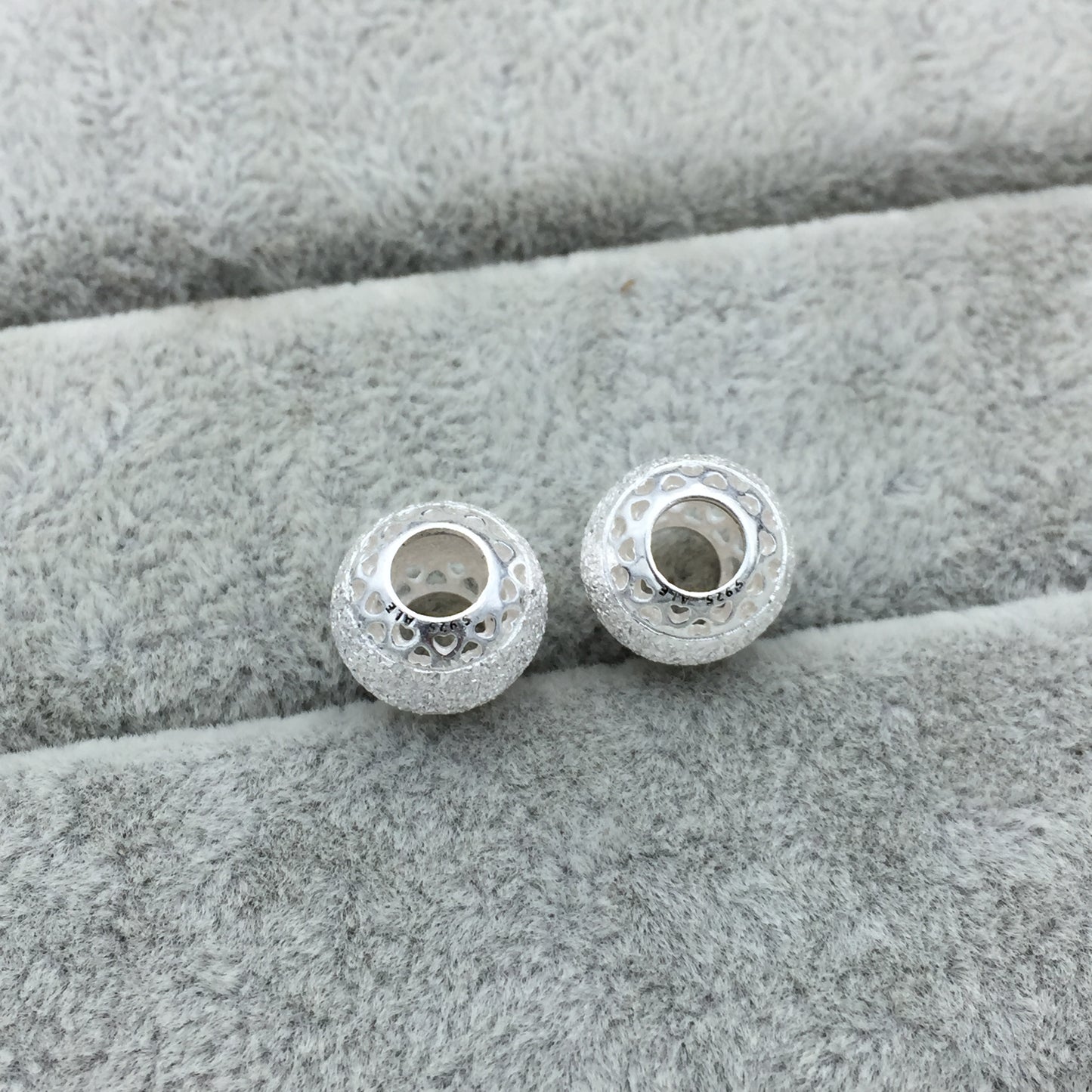 792097
