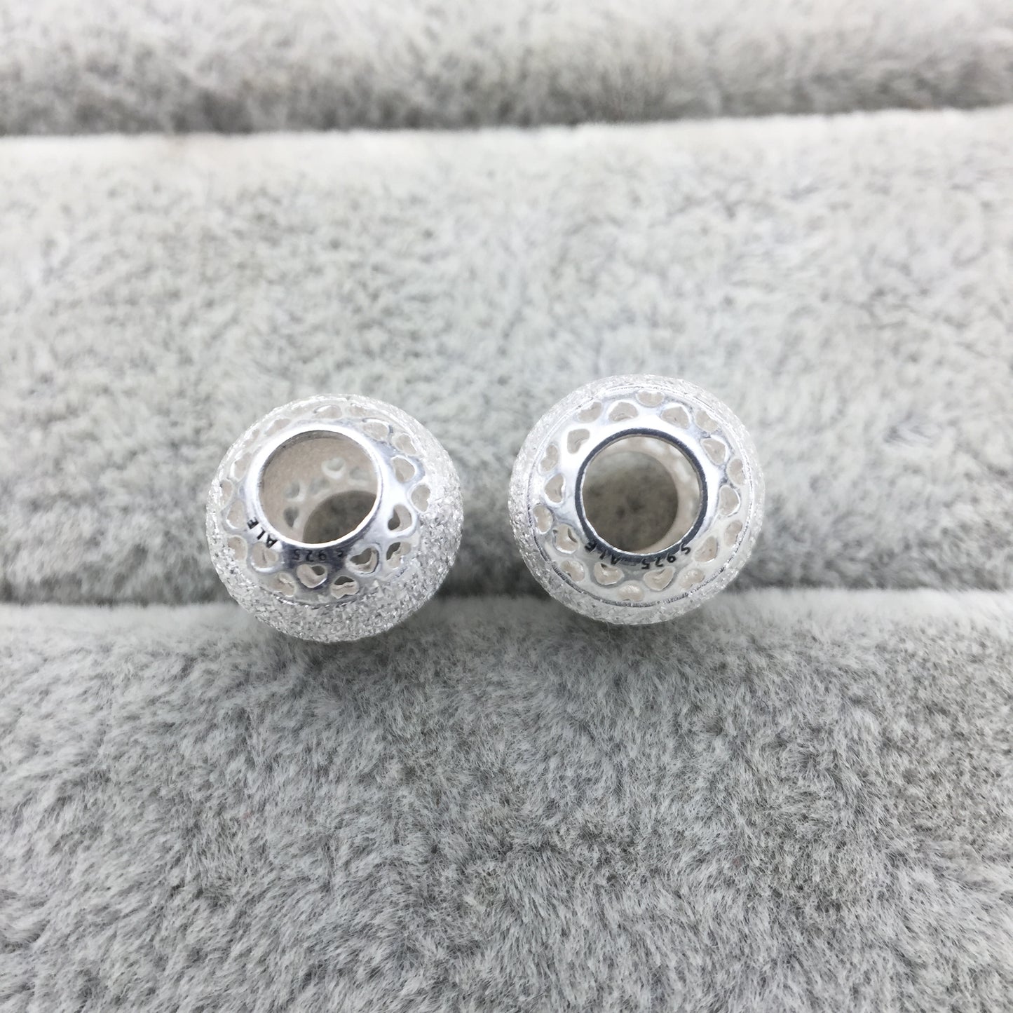792097