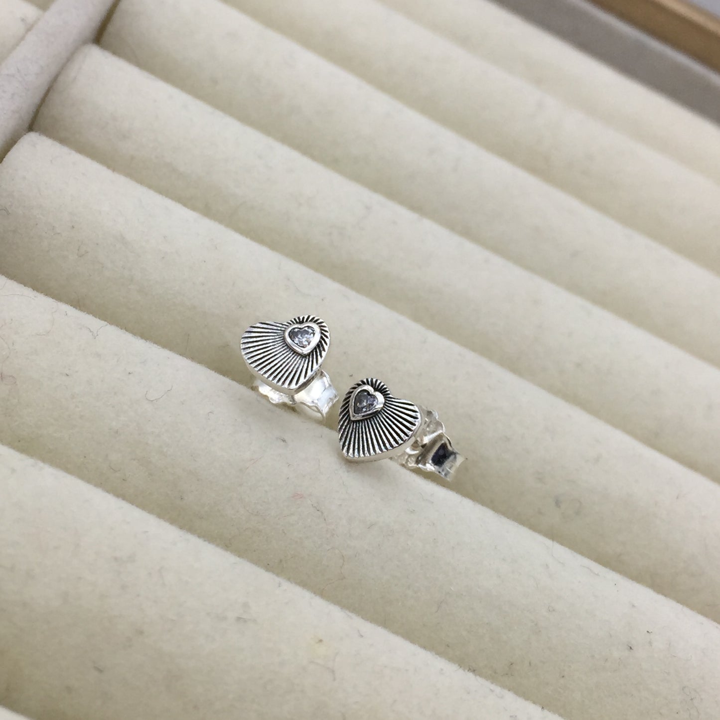 297298CZ