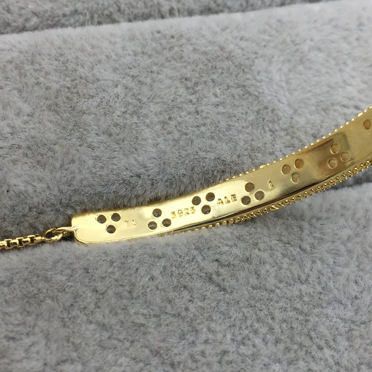 568051CZ