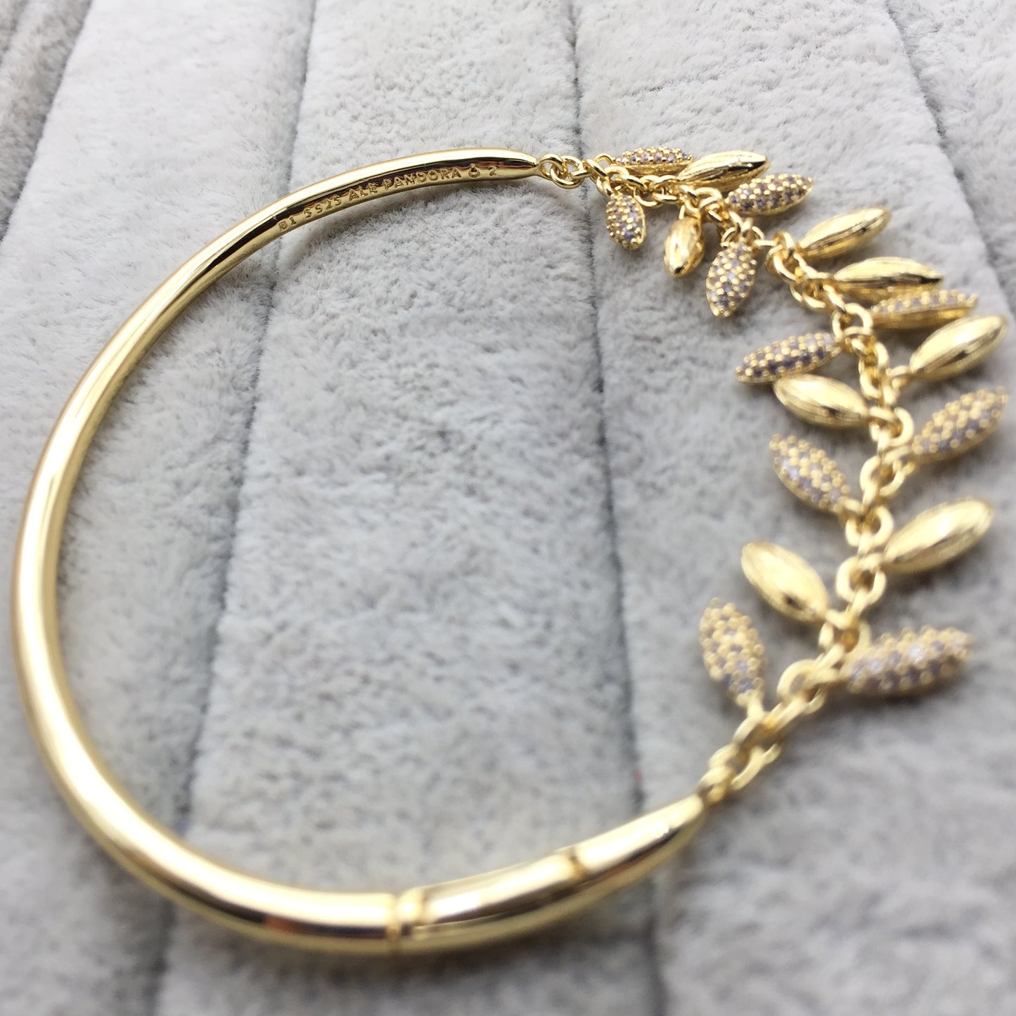 567715CZ