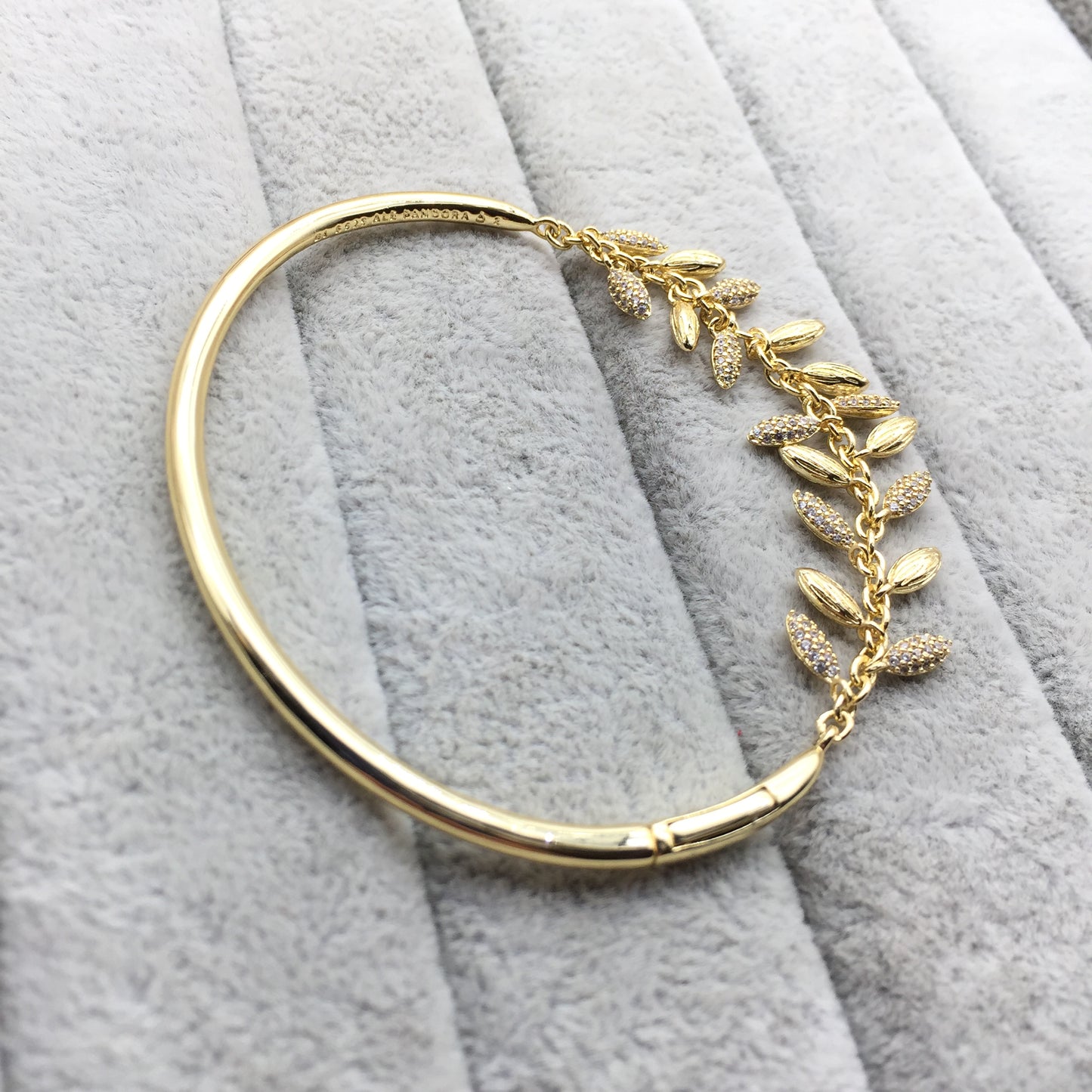 567715CZ
