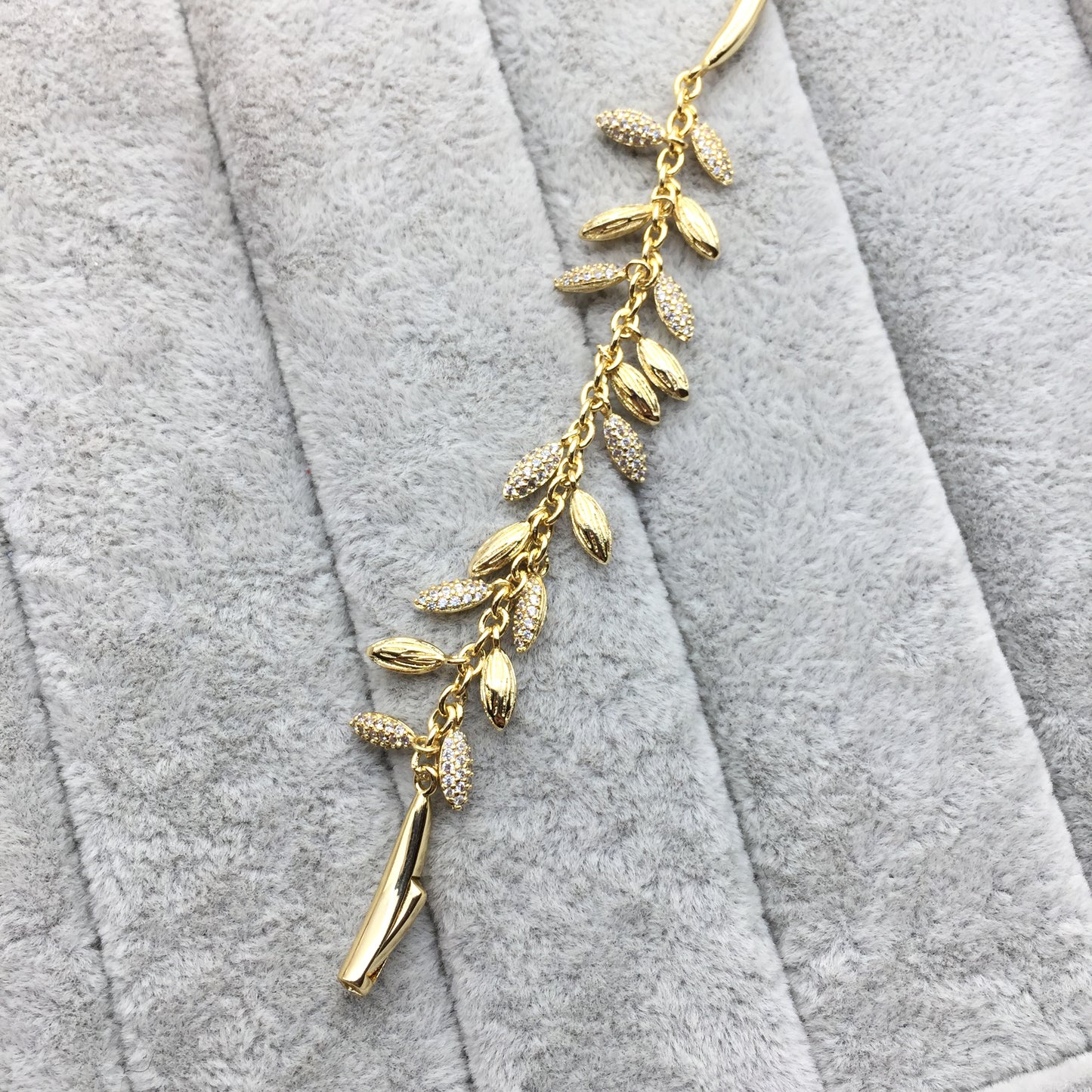 567715CZ