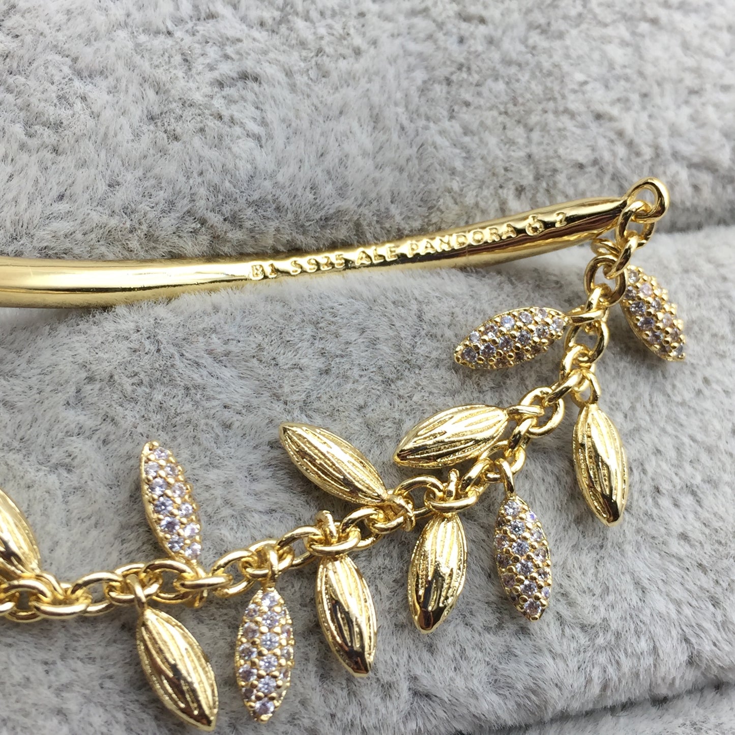 567715CZ