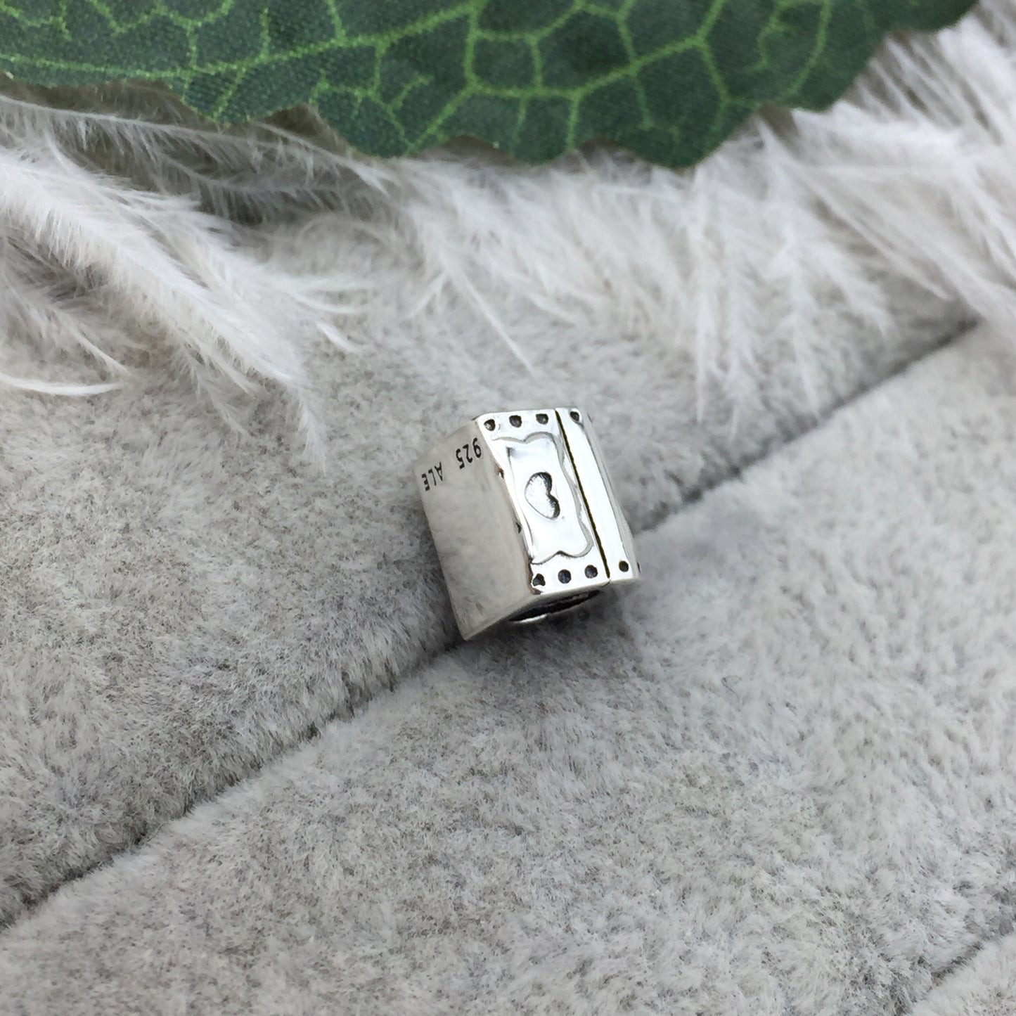 790425