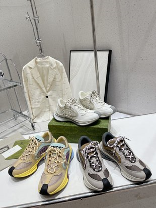 Gucci-054Shoes