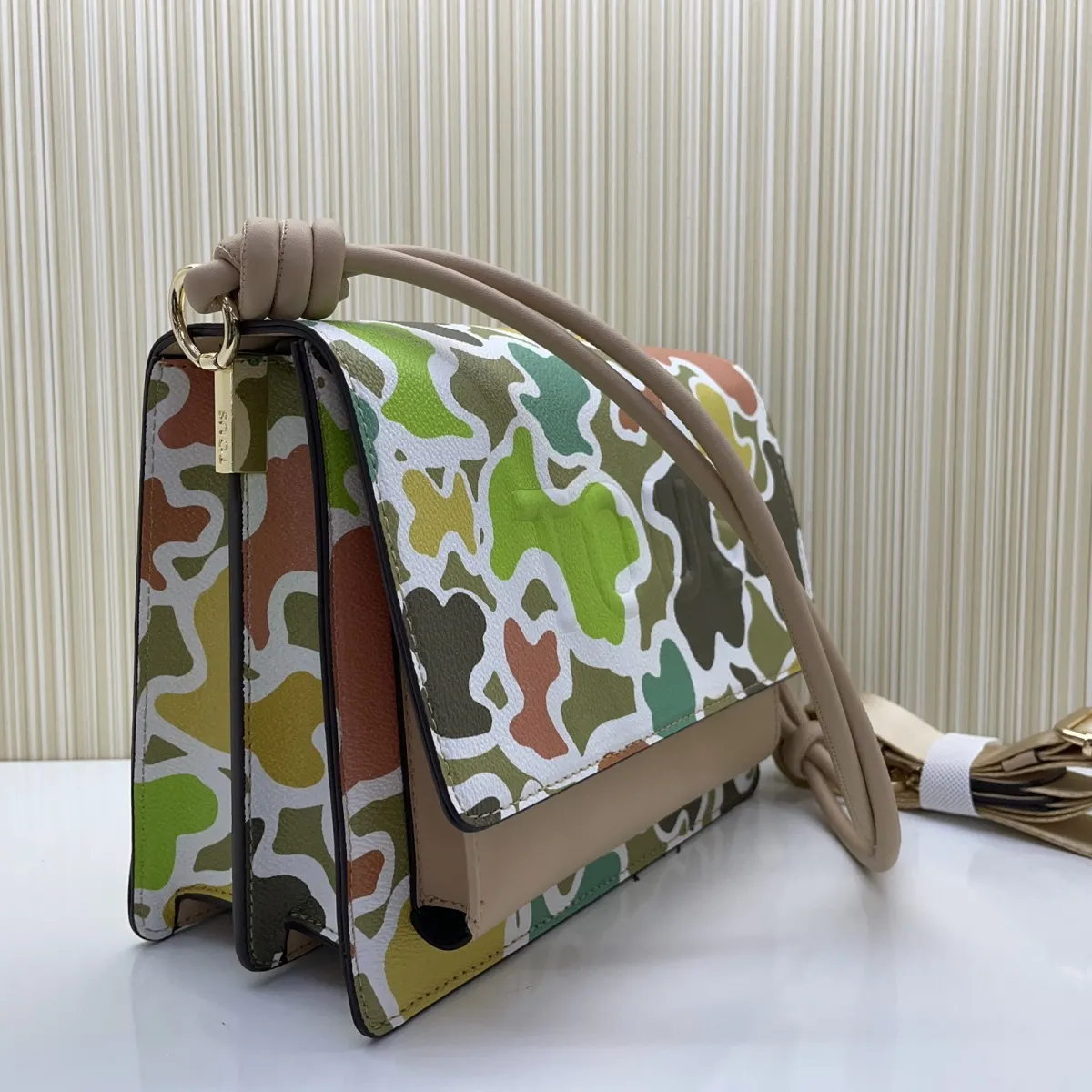 TO-BAG211