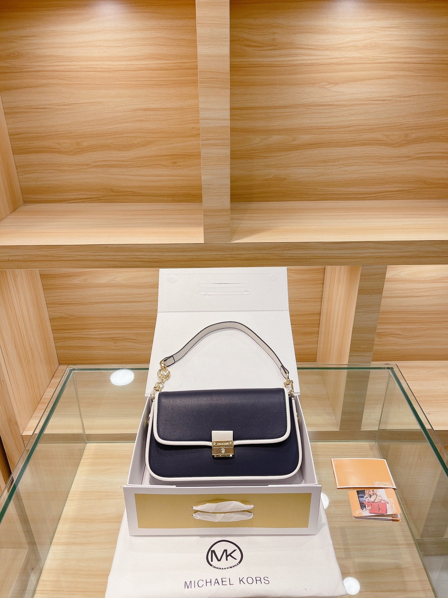 MK-BAG715