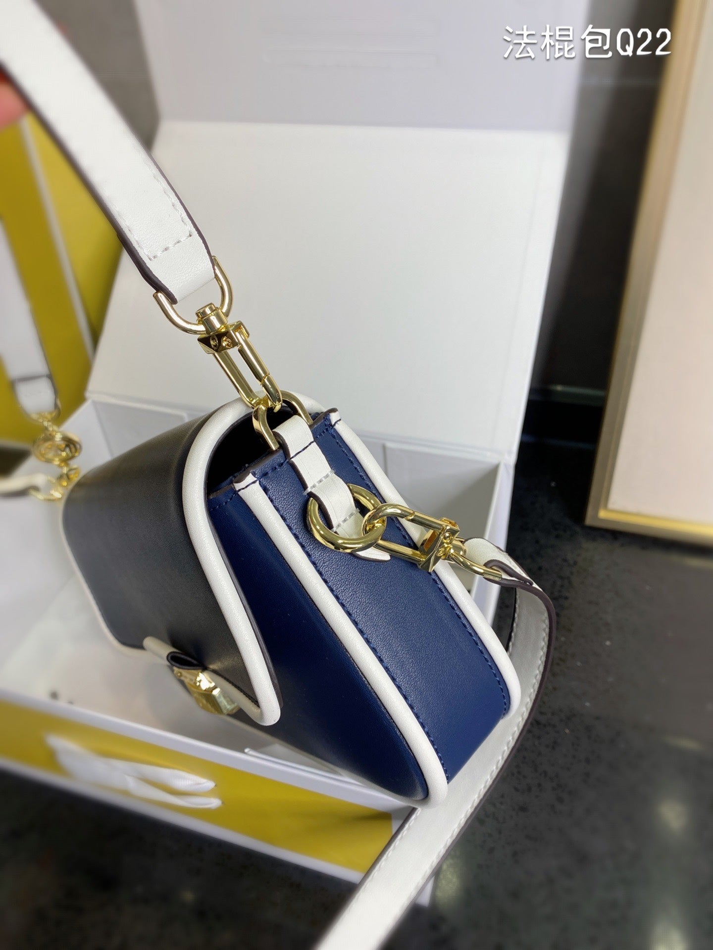 MK-BAG711