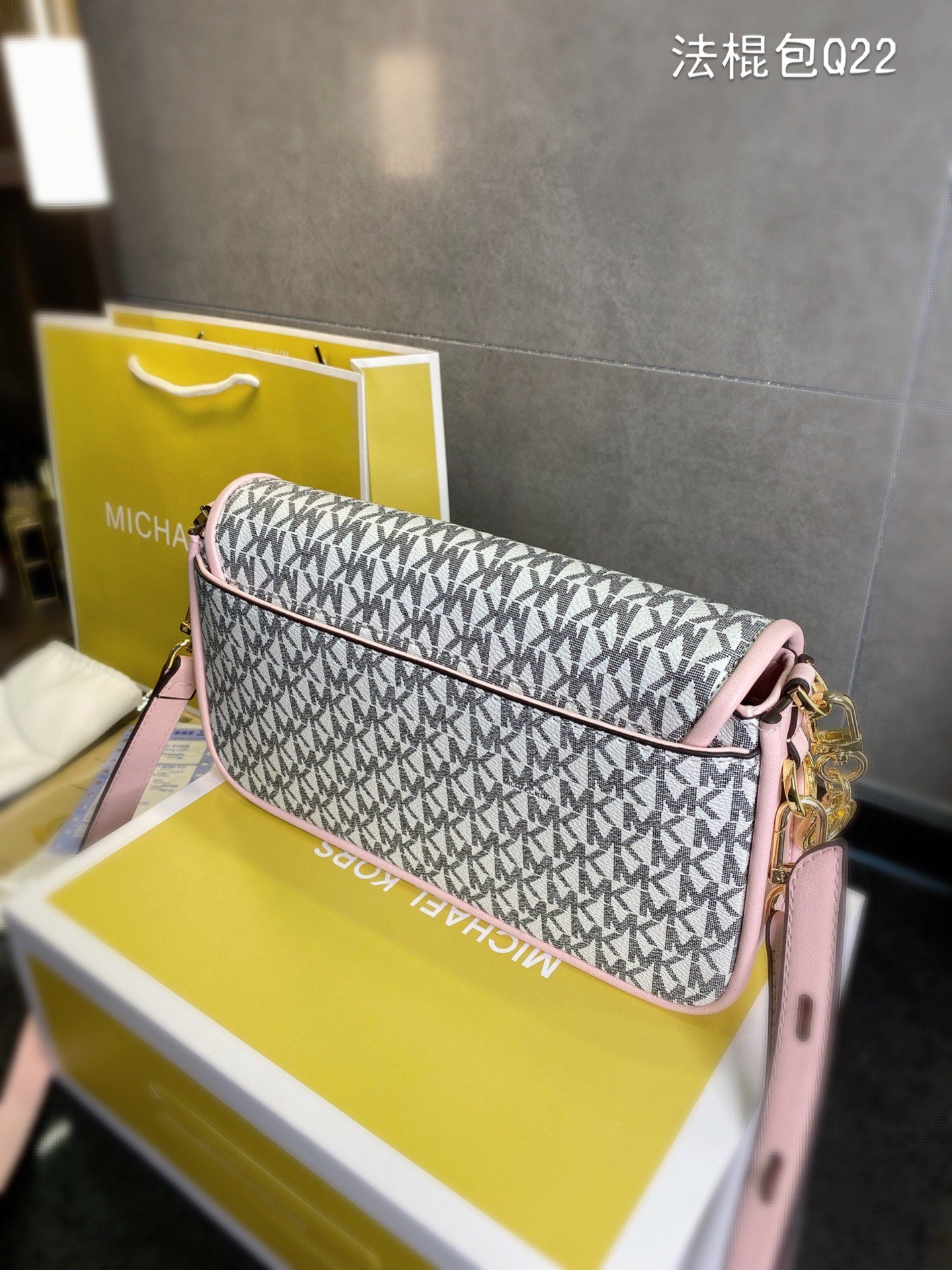 MK-BAG710