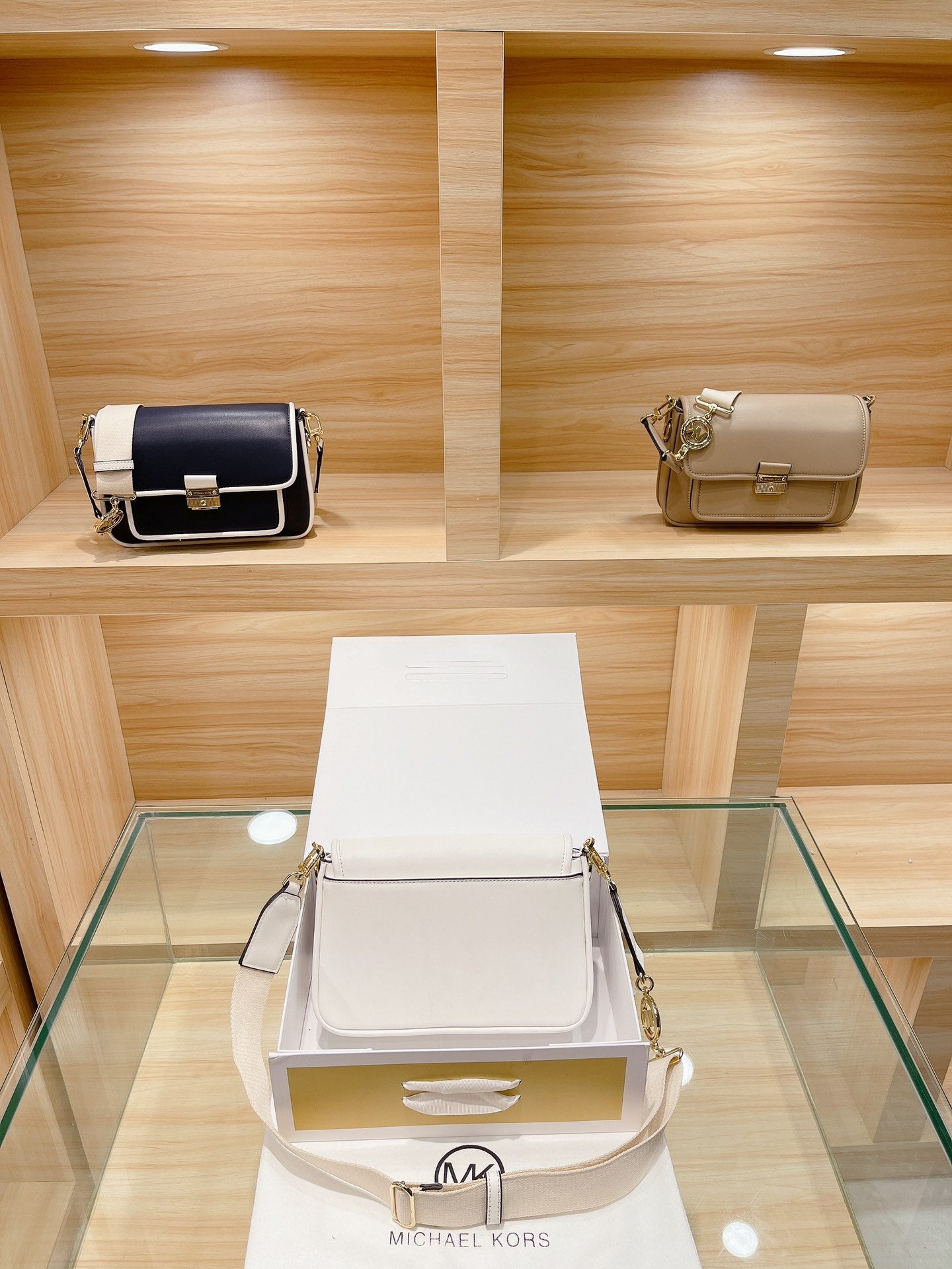 MK-BAG704