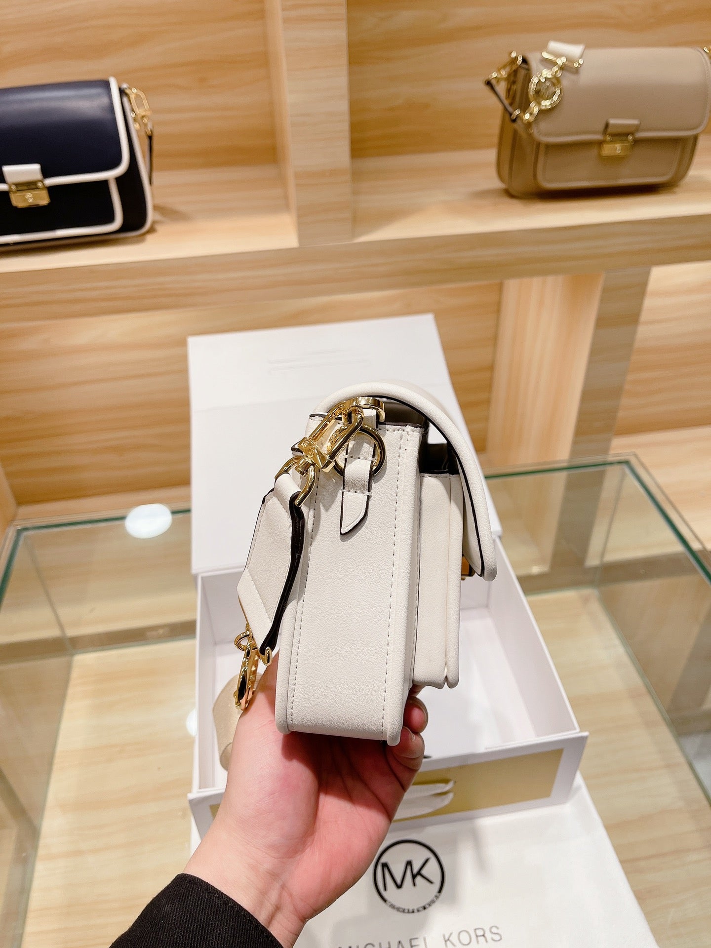 MK-BAG704
