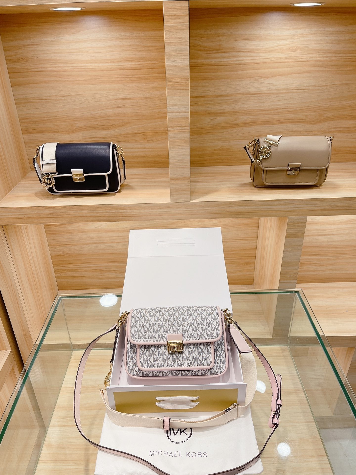 MK-BAG703