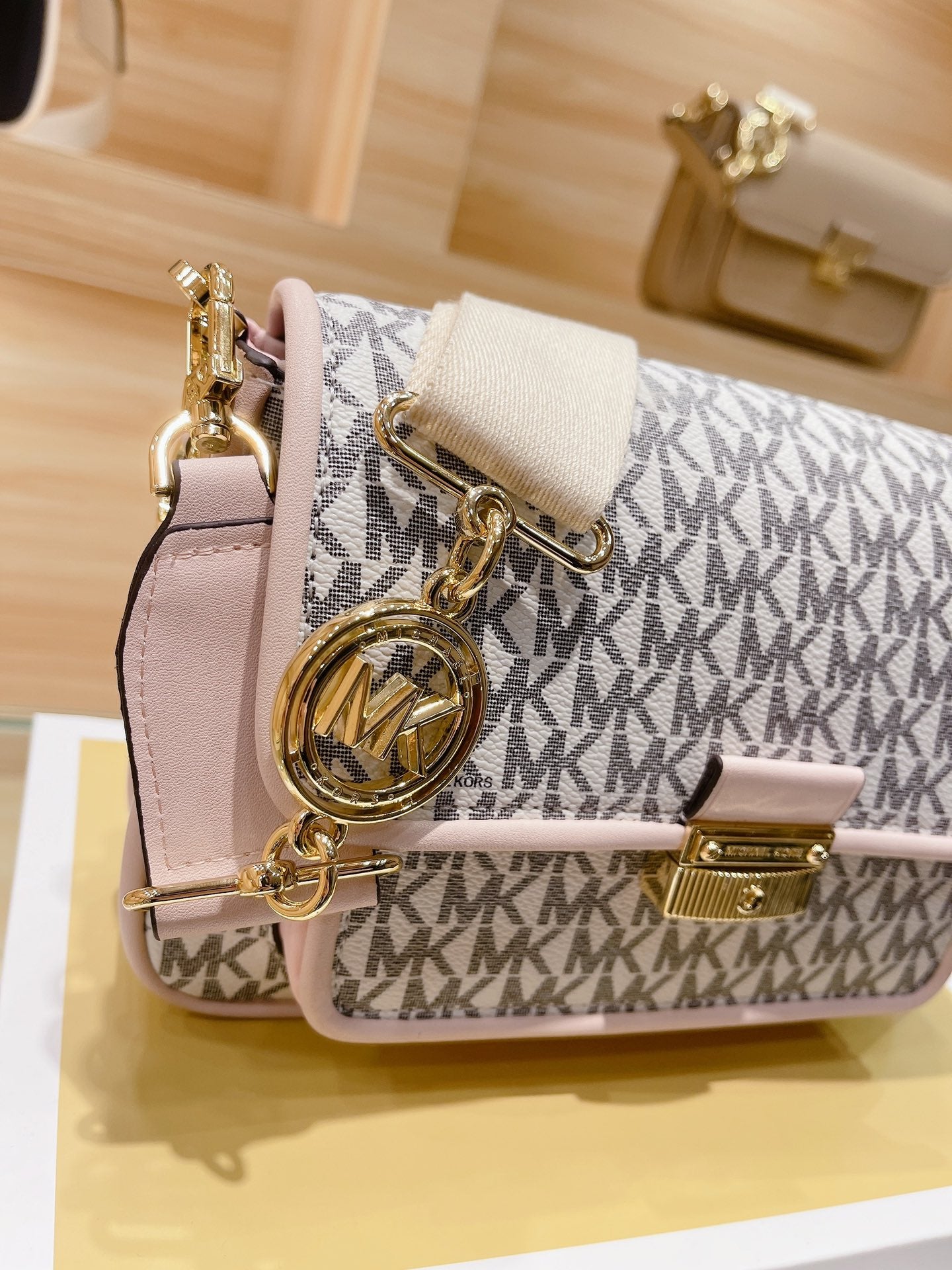 MK-BAG703
