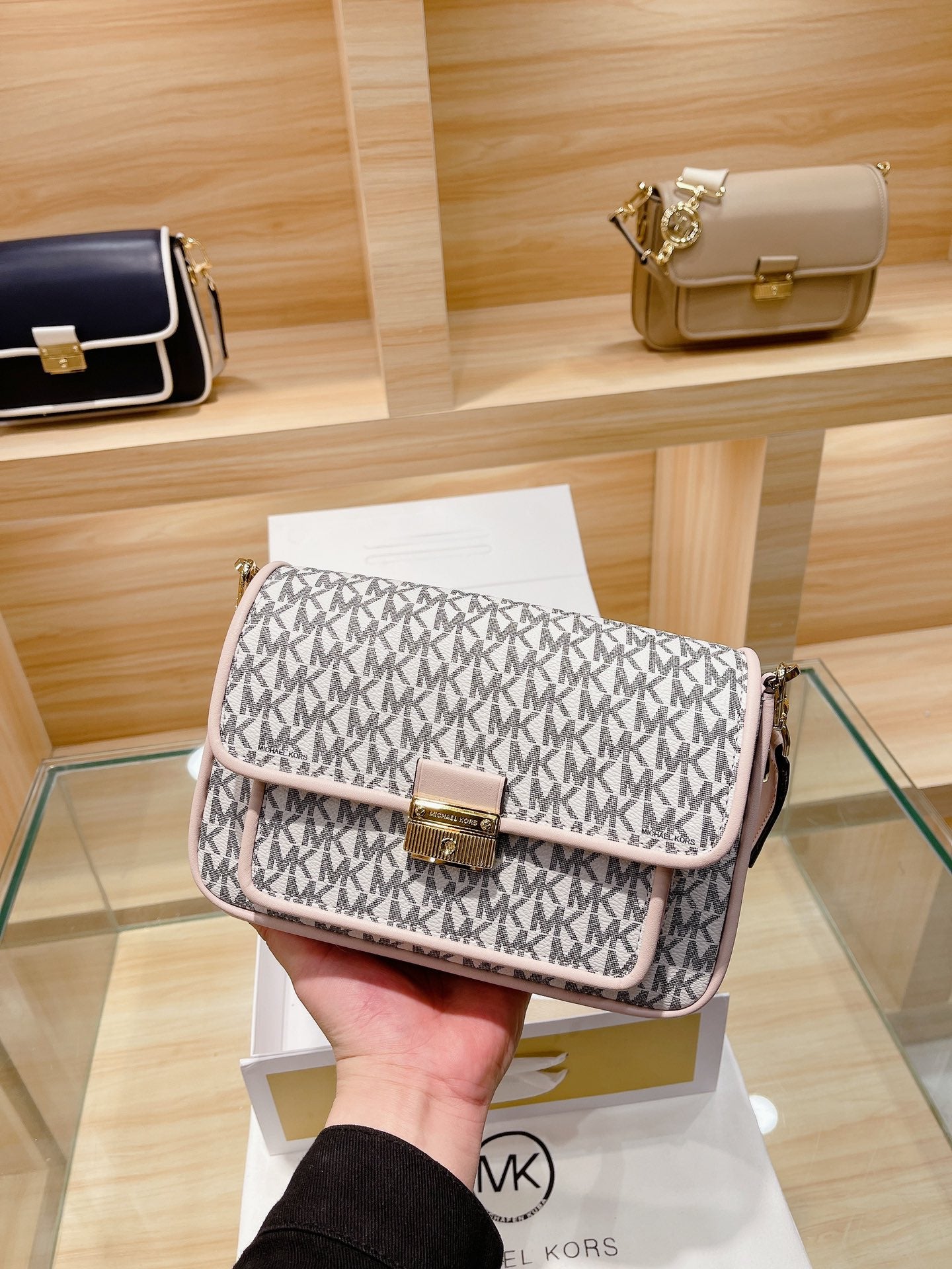 MK-BAG703