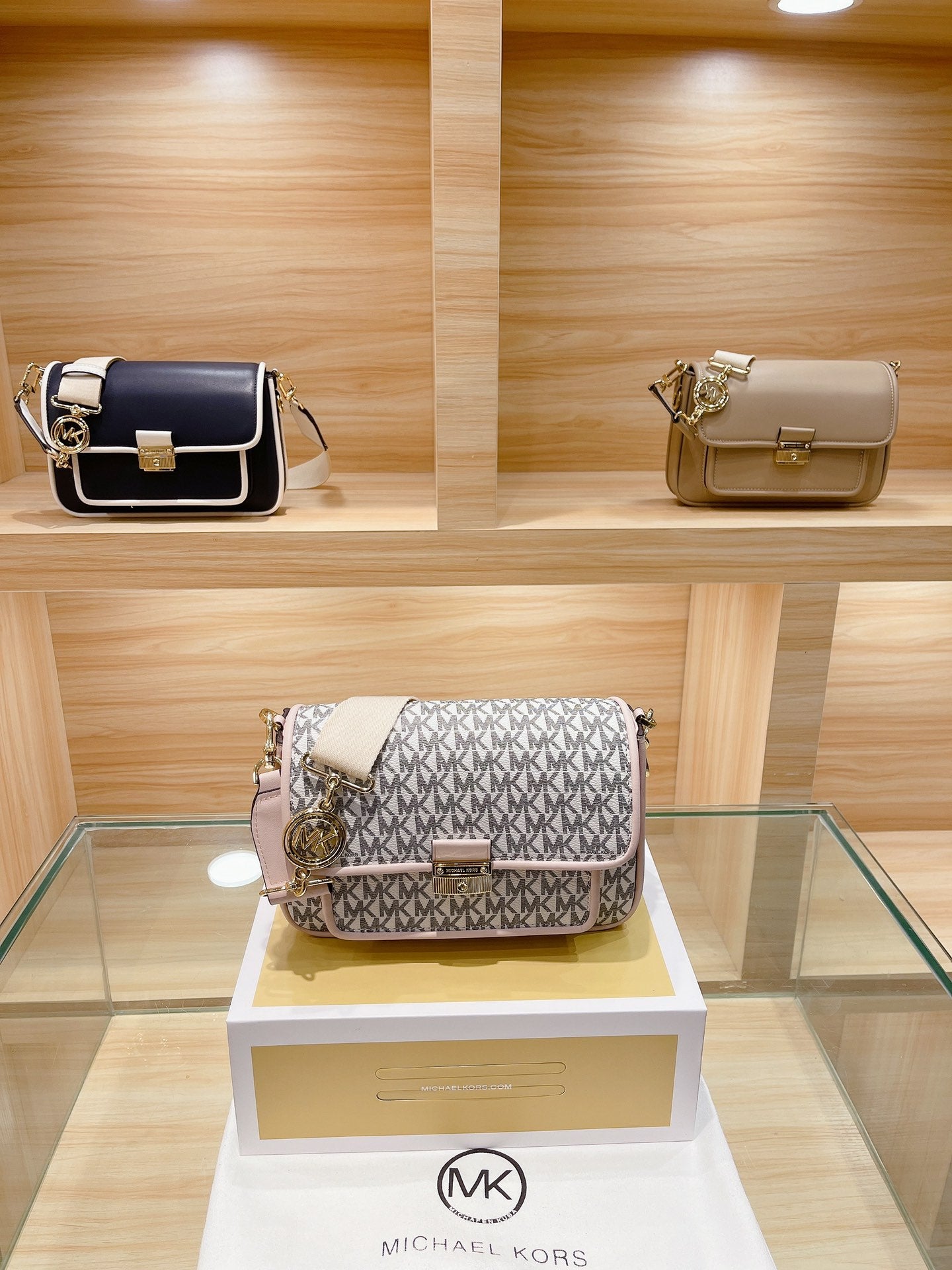 MK-BAG703