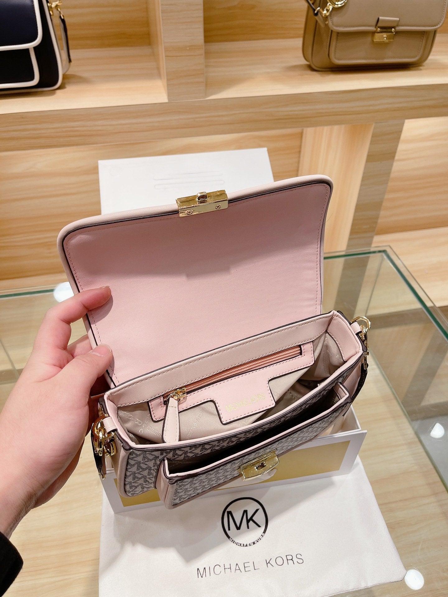 MK-BAG703