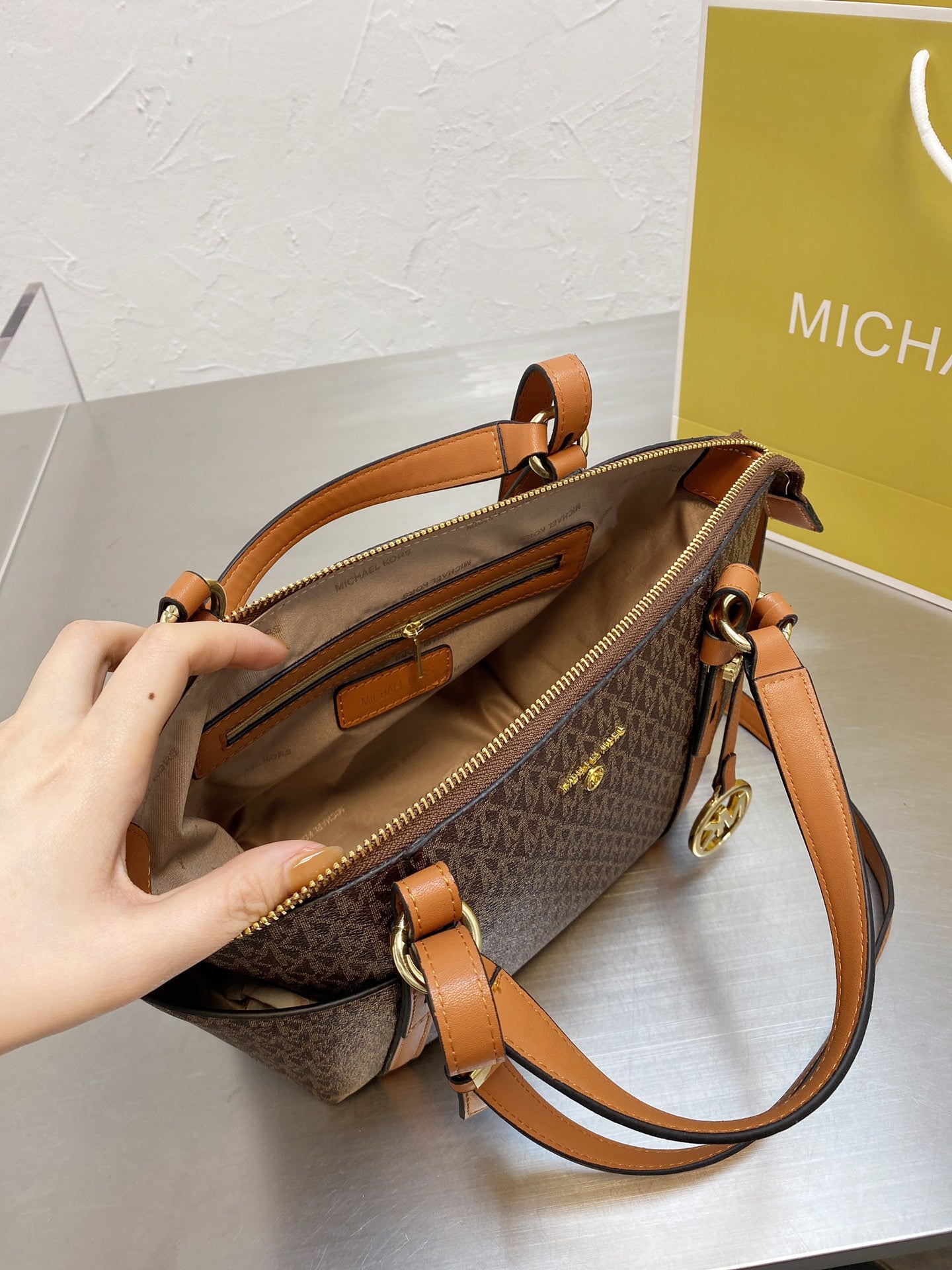 MK-BAG699