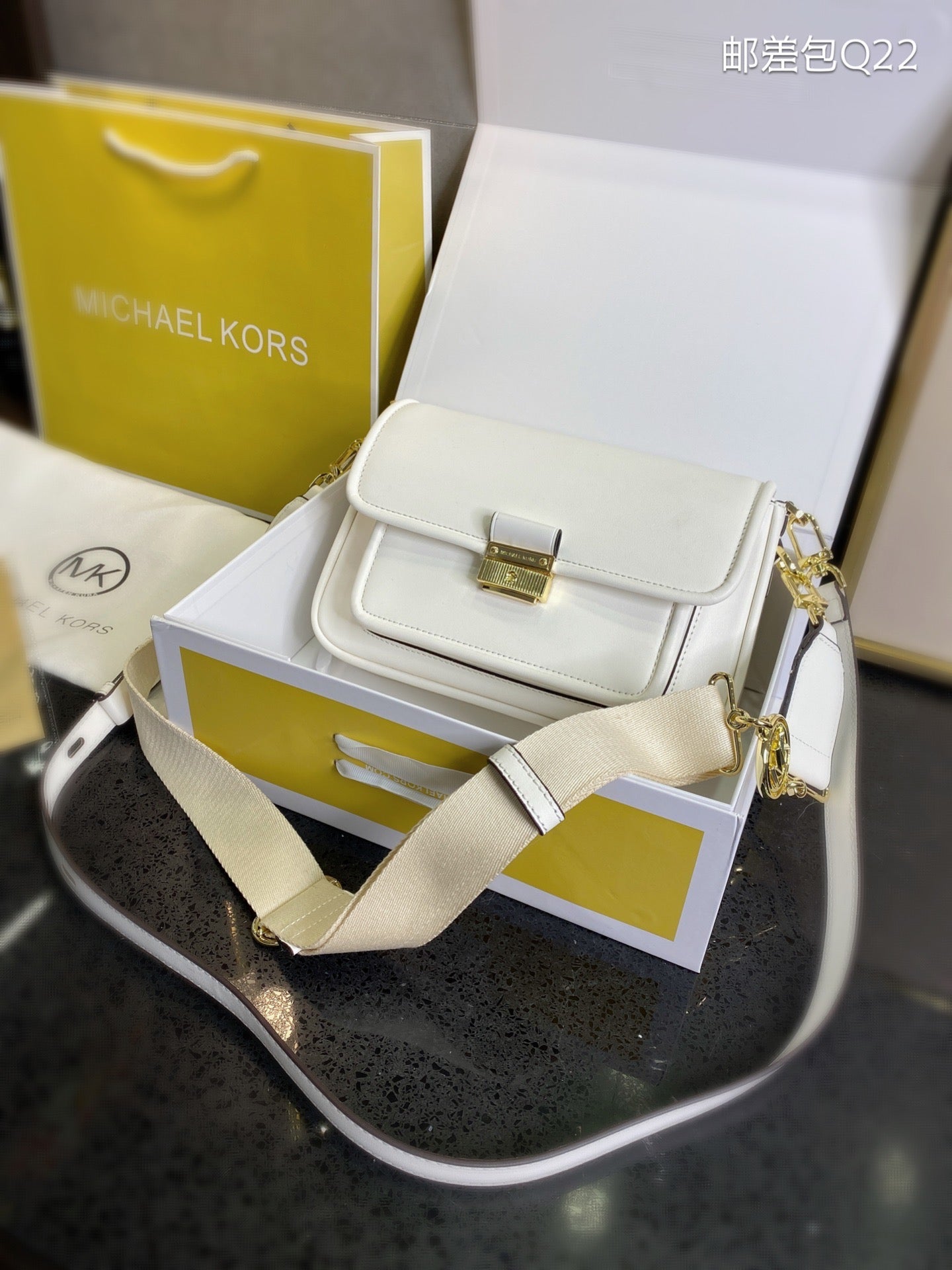 MK-BAG698