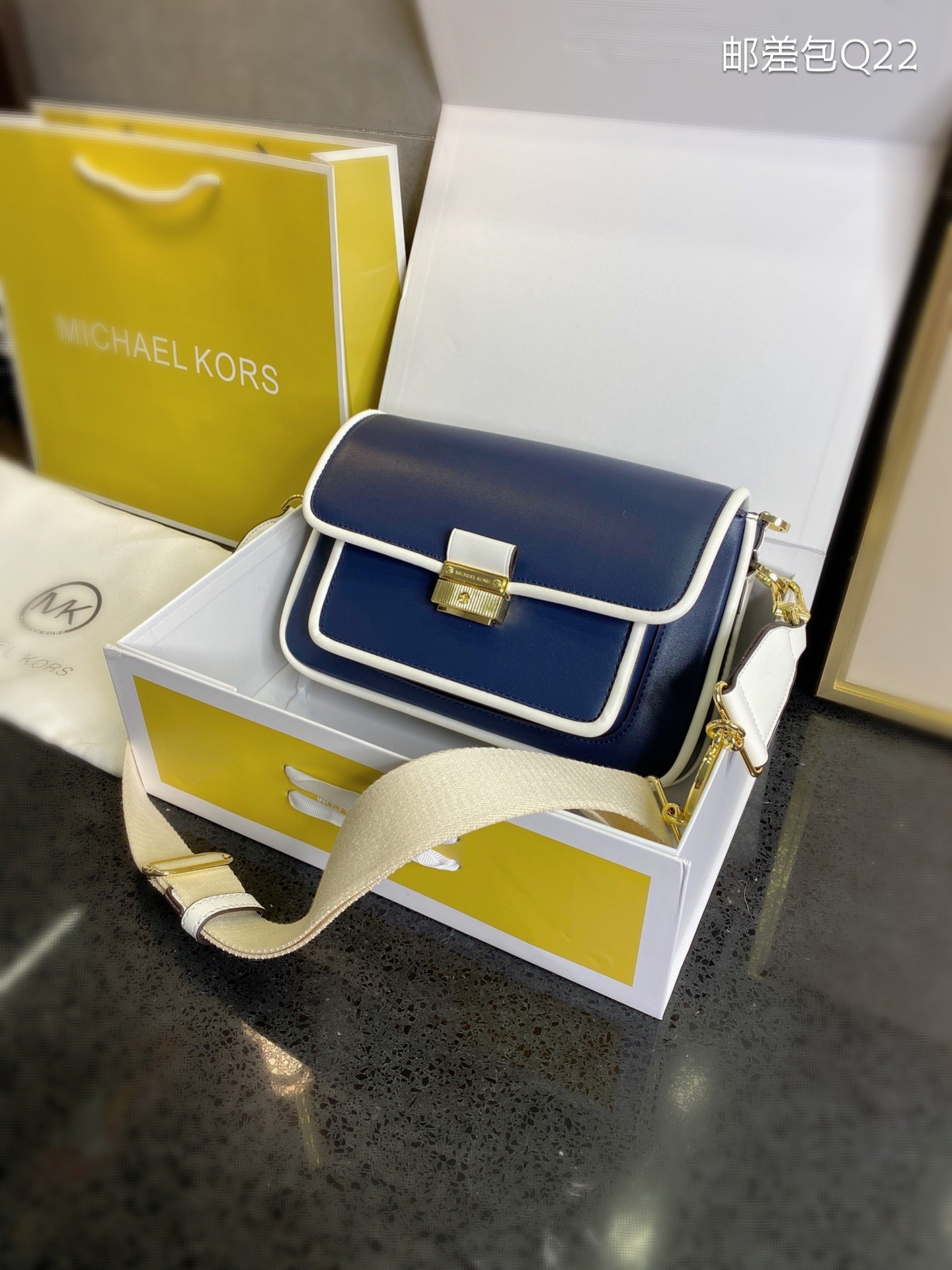 MK-BAG698